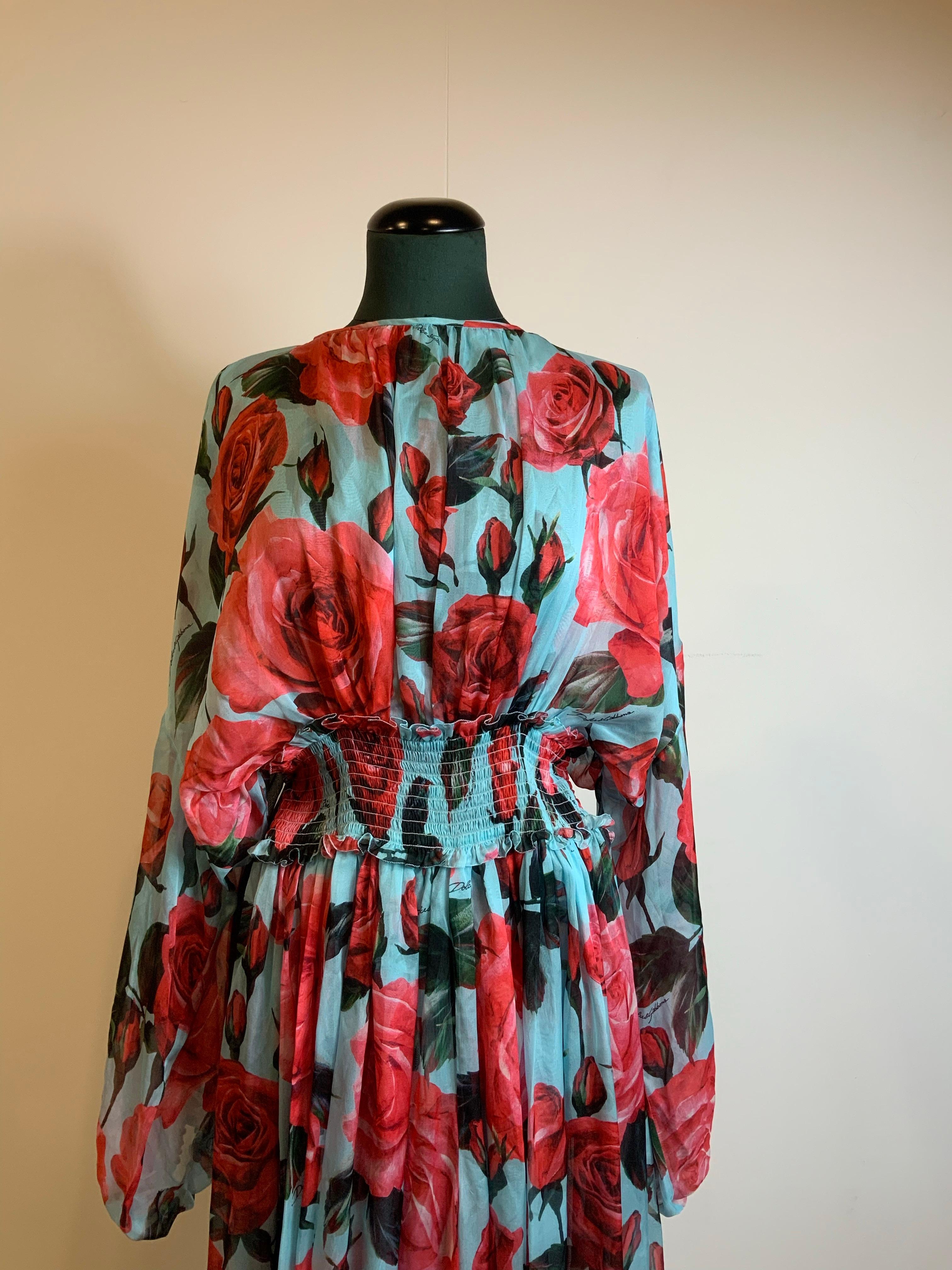 Dolce & Gabbana Jumpsuit 
Spring 2018 RTW collection
In 100% silk with floral pattern.
Italian size 40 
Shoulders 42 cm
Waist 30cm
Length 163 cm
Excellent general condition, shows minimal signs of normal use.