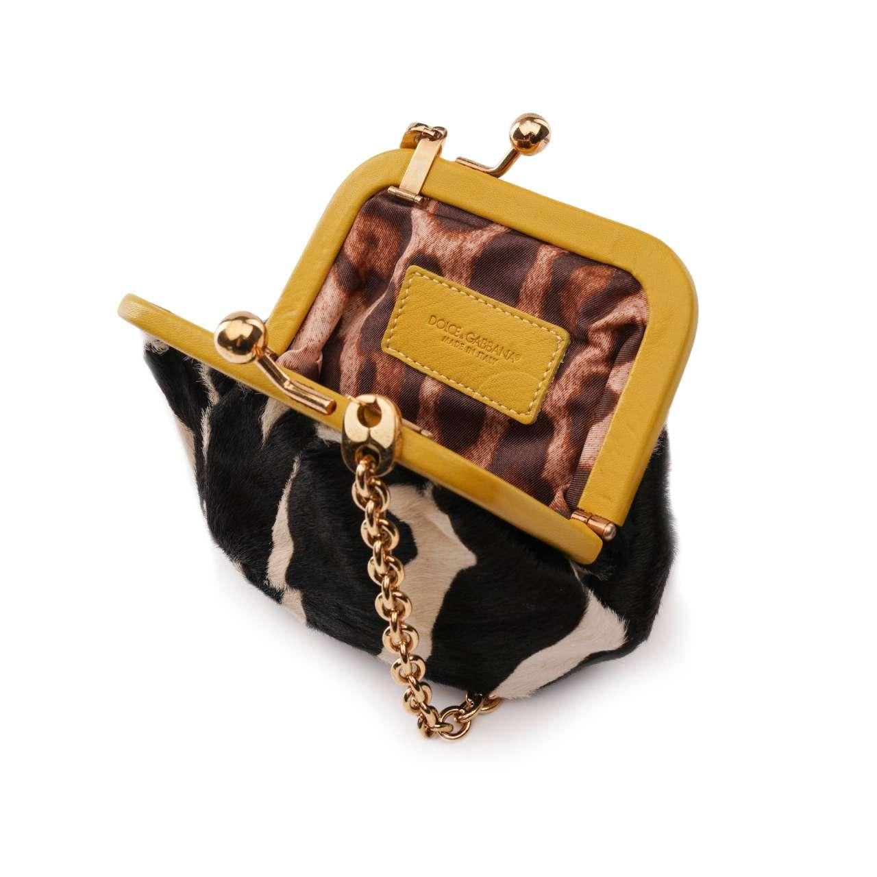 Dolce & Gabbana Star Metal Chain Zebra Fur Clutch Purse Bag Gold Black White In Excellent Condition For Sale In Erkrath, DE