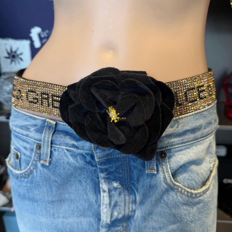 Dolce and Gabbana Strass Flower Belt For Sale at 1stDibs display picture 1
