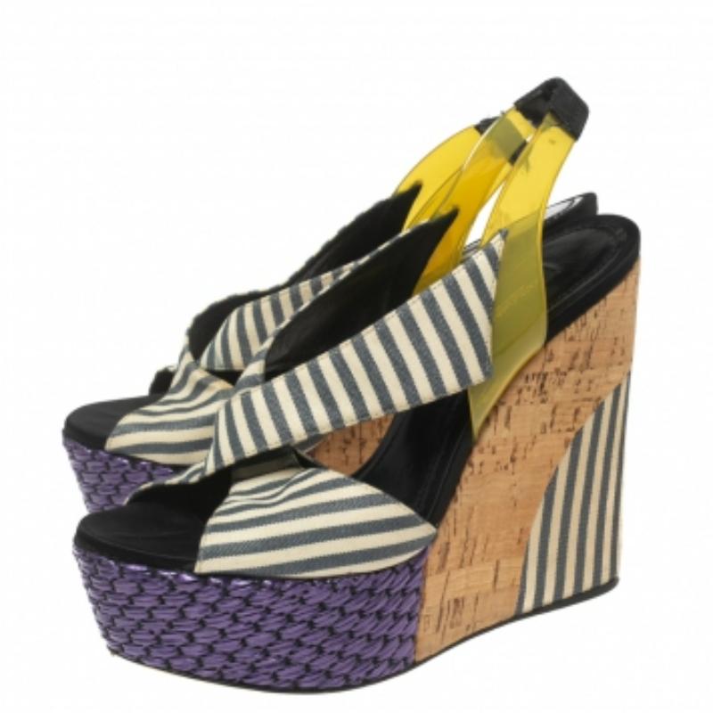 Dolce & Gabbana - Sandales à talons compensés en tissu rayé et PVC - Taille 37 en vente 3