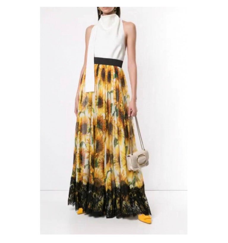 DOLCE & GABBANA SUNFLOWER
PRINT LONG SKIRT IN YELLOW
Colourful flowers have become an
intrinsic part of Dolce & Gabbana's
exuberantly feminine collections,
gracefully decorating clothing and
accessories, each blogom is beautifully
brought to life,