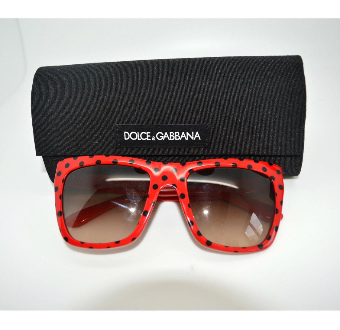 Rosso Occhiali da sole Dolce & Gabbana in rosso
plastica con puntini neri in vendita