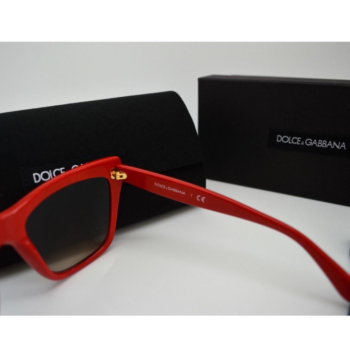 Donna Occhiali da sole Dolce & Gabbana in rosso
plastica con puntini neri in vendita