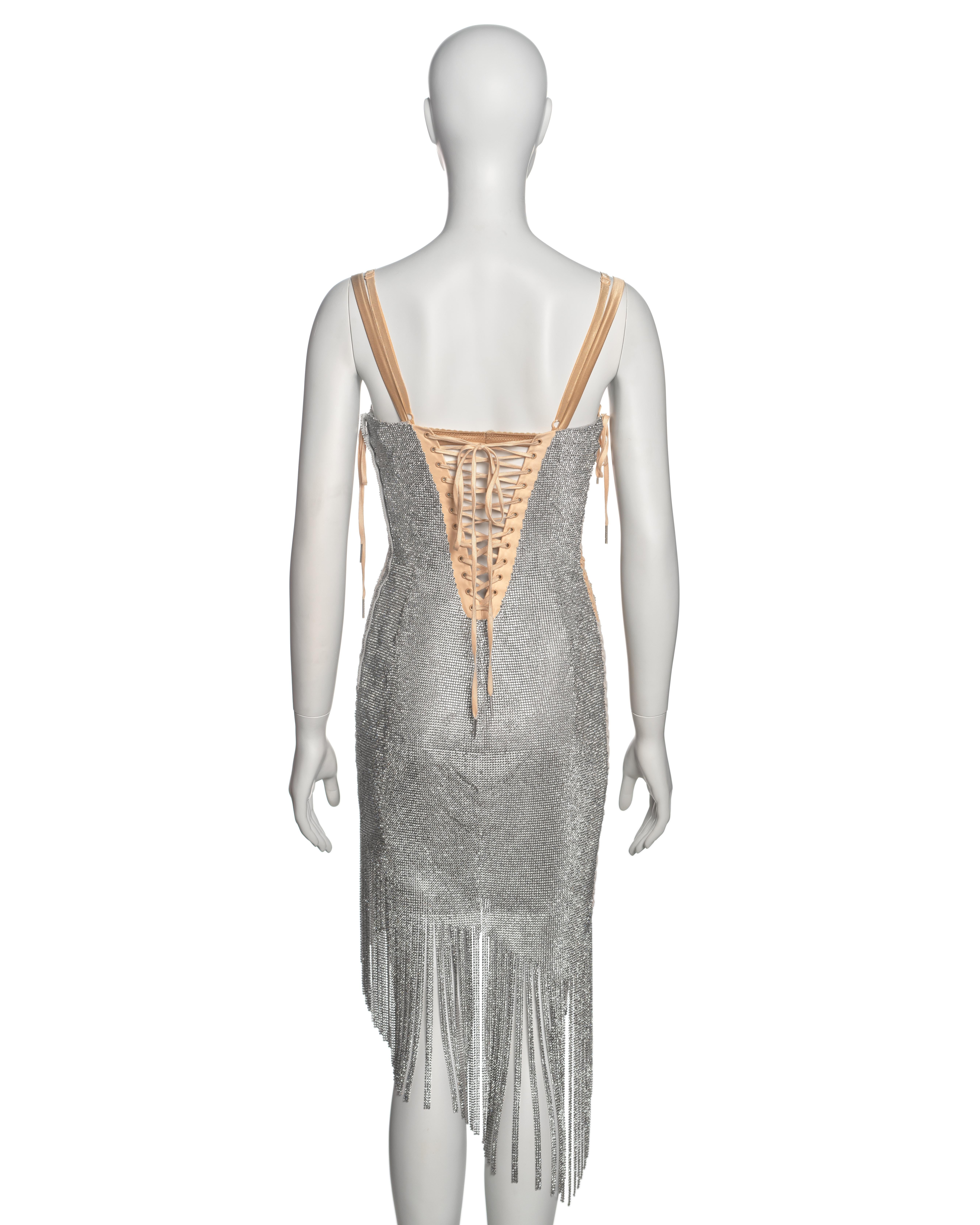 Dolce & Gabbana Vestido de noche de encaje con flecos y malla de cristal de Swarovski, FW 2003 en venta 9