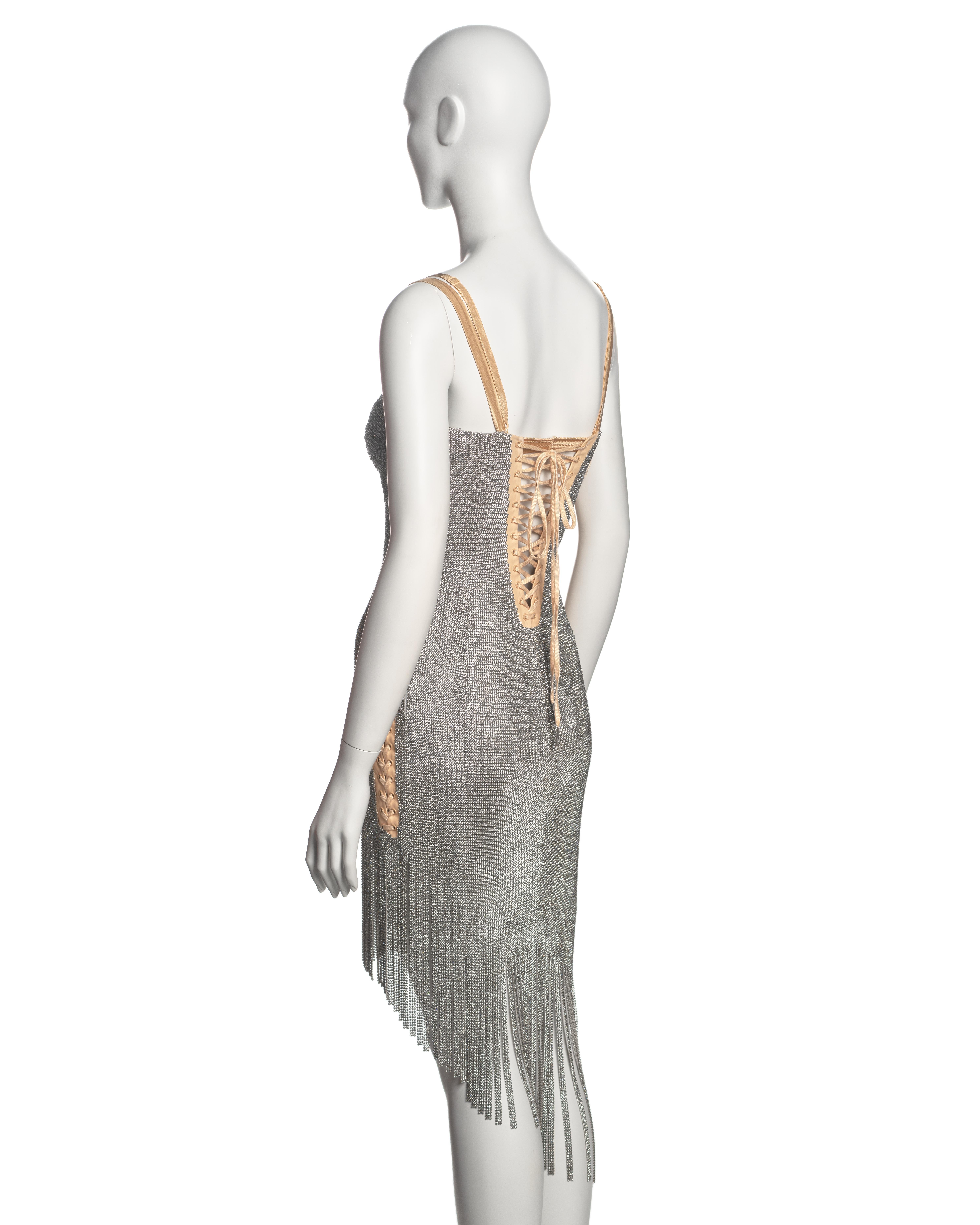 Dolce & Gabbana Vestido de noche de encaje con flecos y malla de cristal de Swarovski, FW 2003 en venta 12