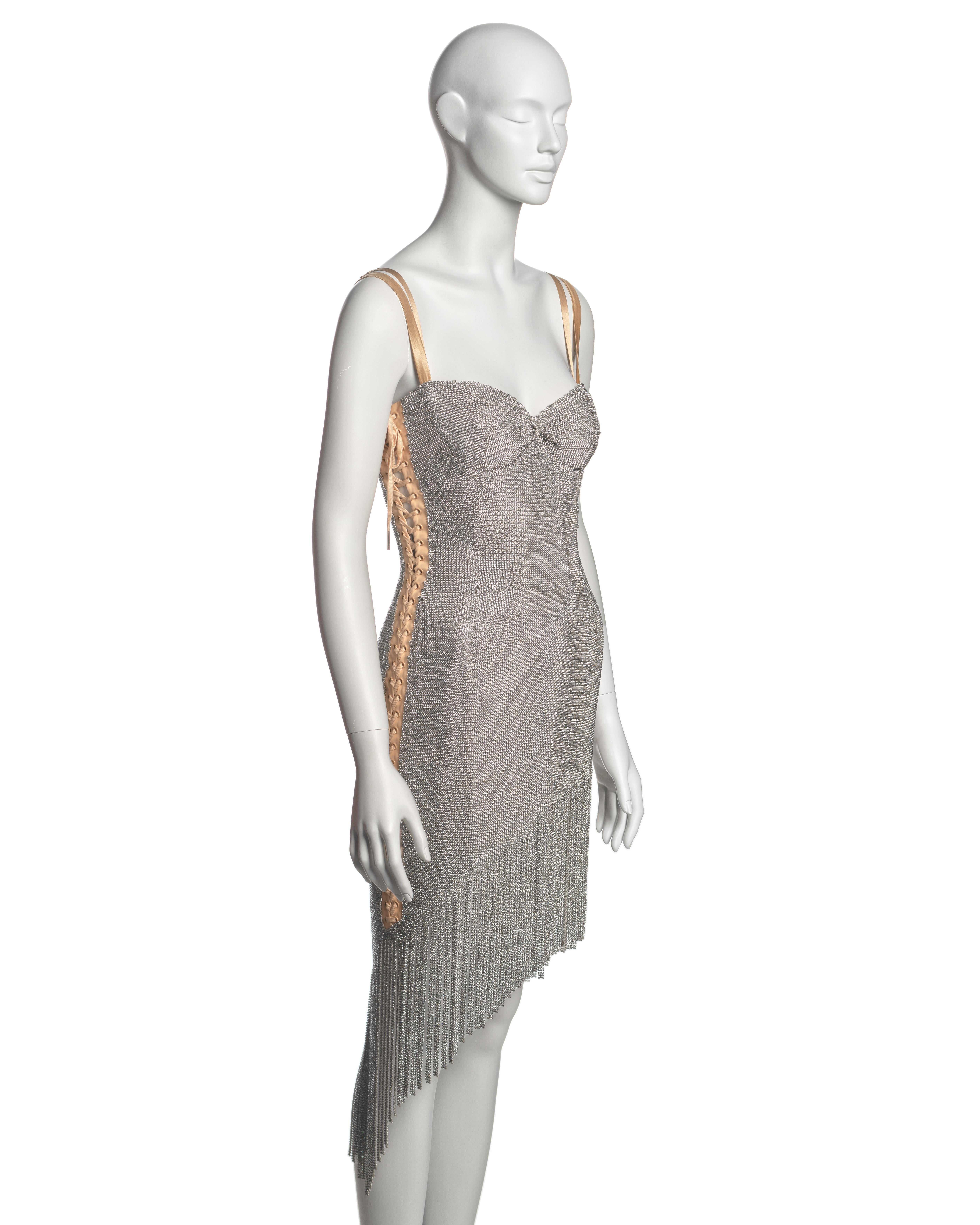 Dolce & Gabbana Vestido de noche de encaje con flecos y malla de cristal de Swarovski, FW 2003 en venta 3