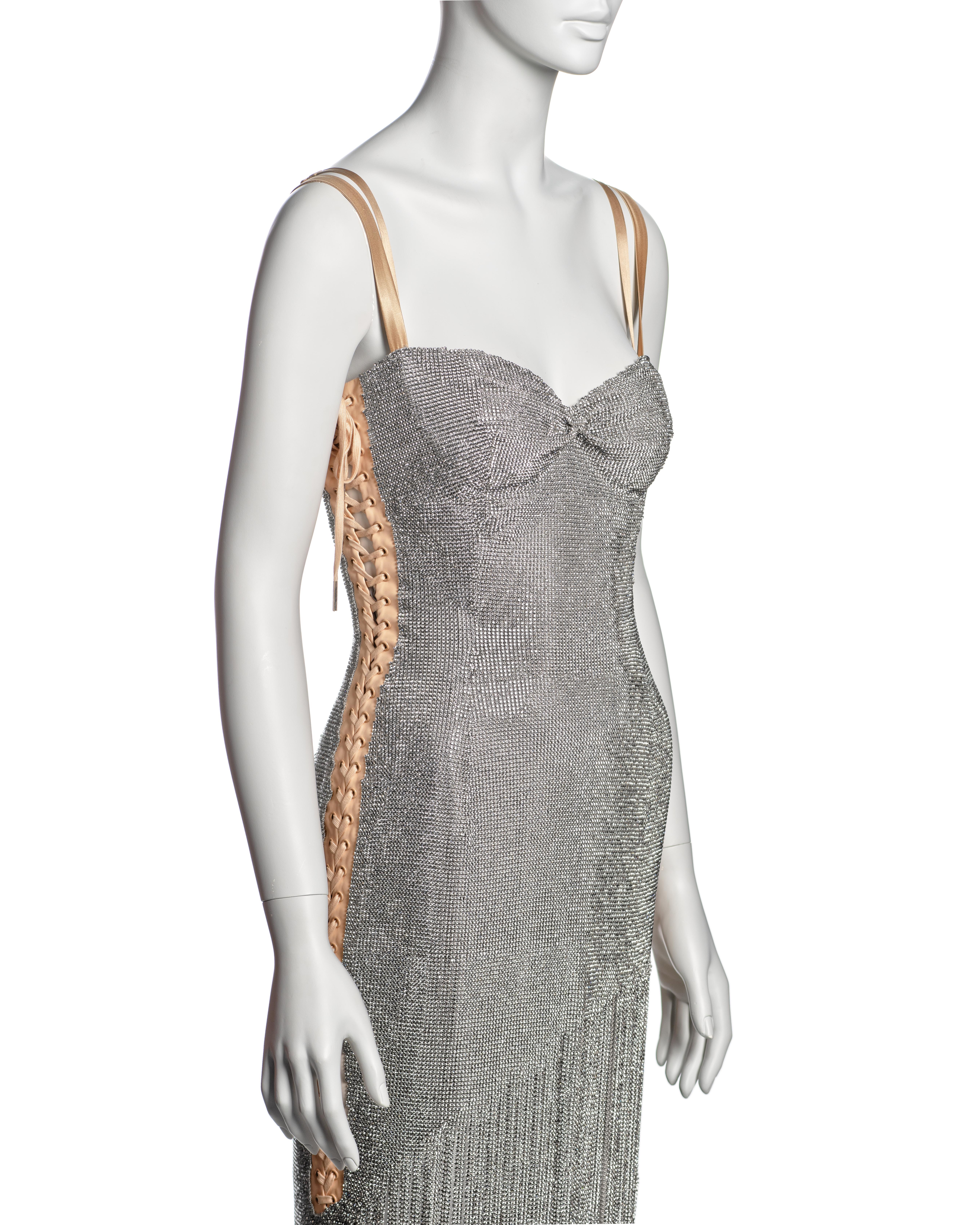 Dolce & Gabbana Vestido de noche de encaje con flecos y malla de cristal de Swarovski, FW 2003 en venta 4
