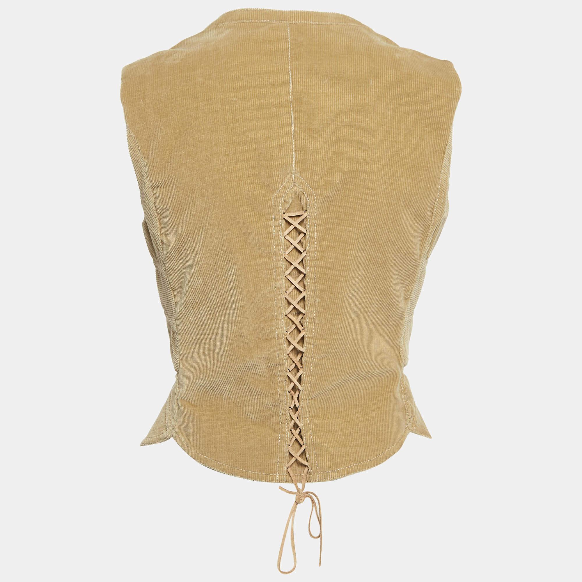 Careful tailoring quality materials and elegant cuts make this Dolce and Gabbana vest a piece to cherish It comes in a classic design to be easy to style.