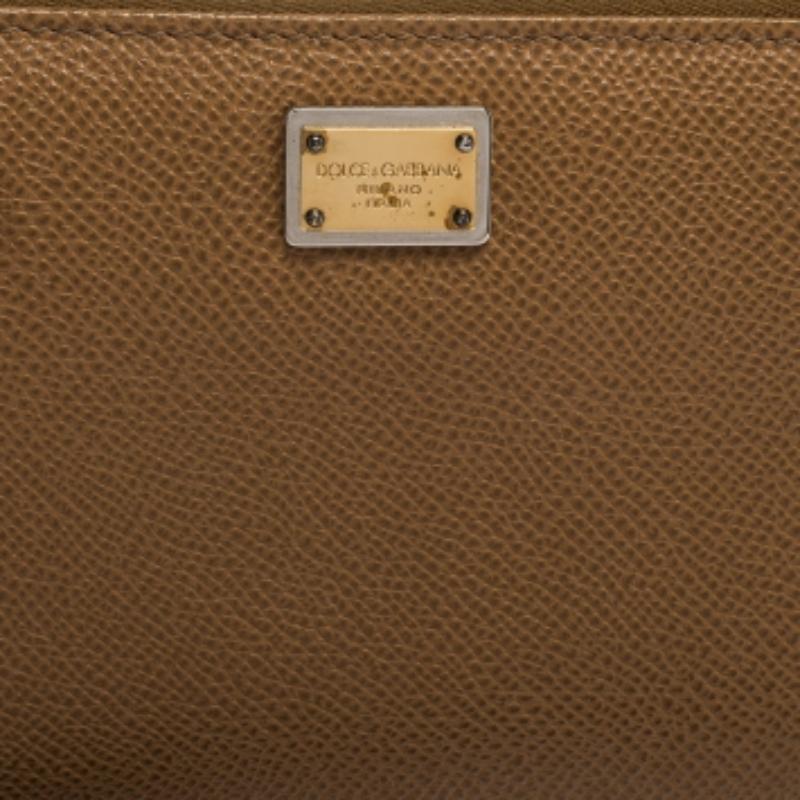 Dolce & Gabbana - Portefeuille en cuir brun clair avec fermeture éclair en vente 2