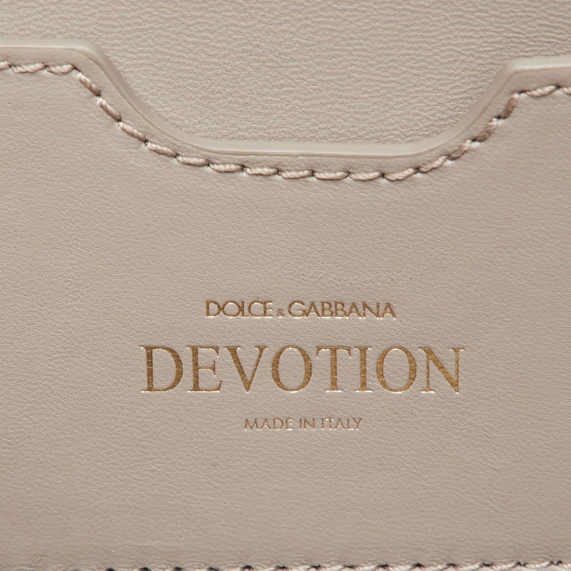 Dolce & Gabbana Taupe gesteppte Nappa Leder Große Devotion Umhängetasche im Angebot 9