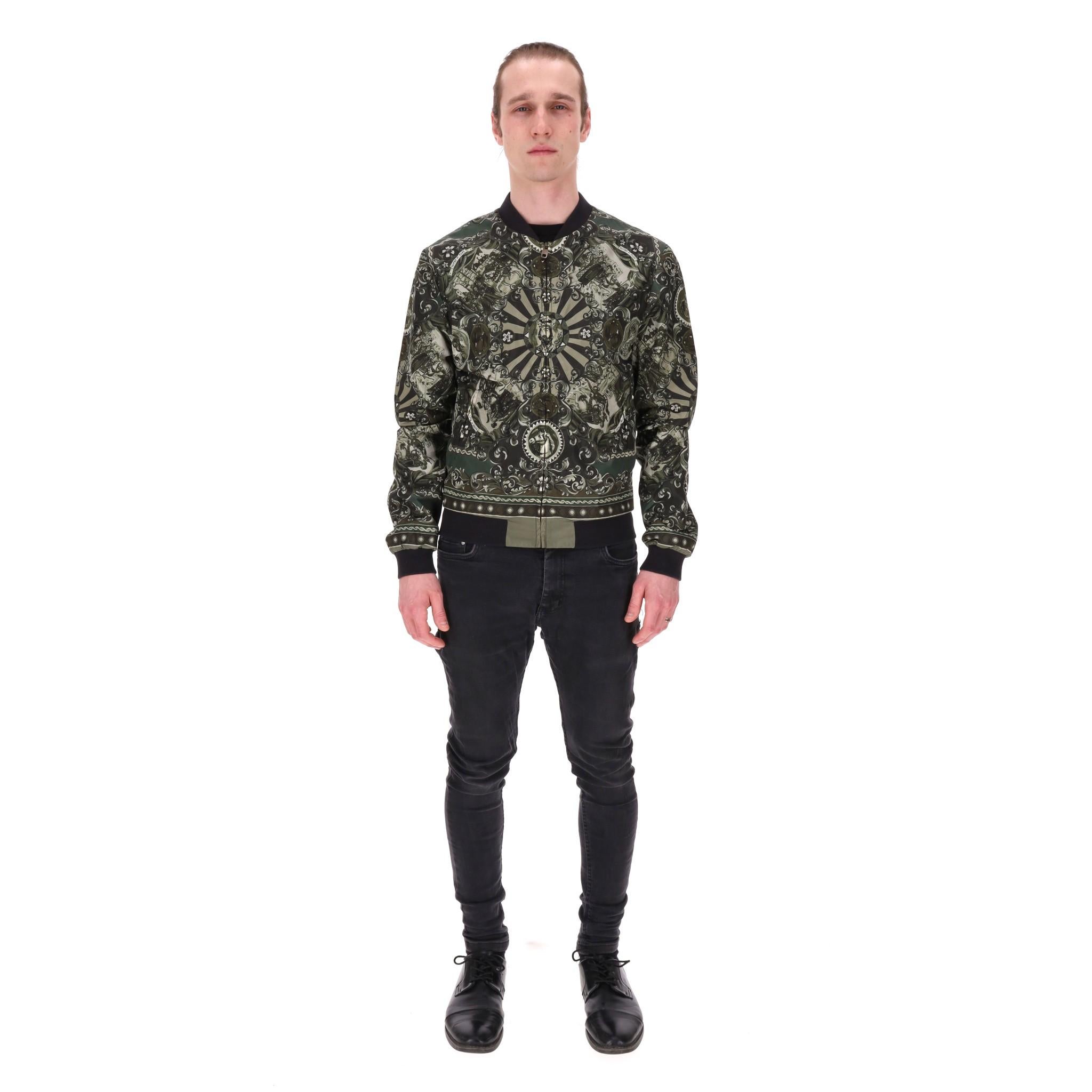 Dolce & Gabbana Teatro Dei Pupi Print Bomber Jacket

Dark olive green bomber jacket from the brand's signature collection inspired by traditional Sicilian Puppet Theatre.

Featuring ribbed black collar, cuffs and hem and centre zip closure with side
