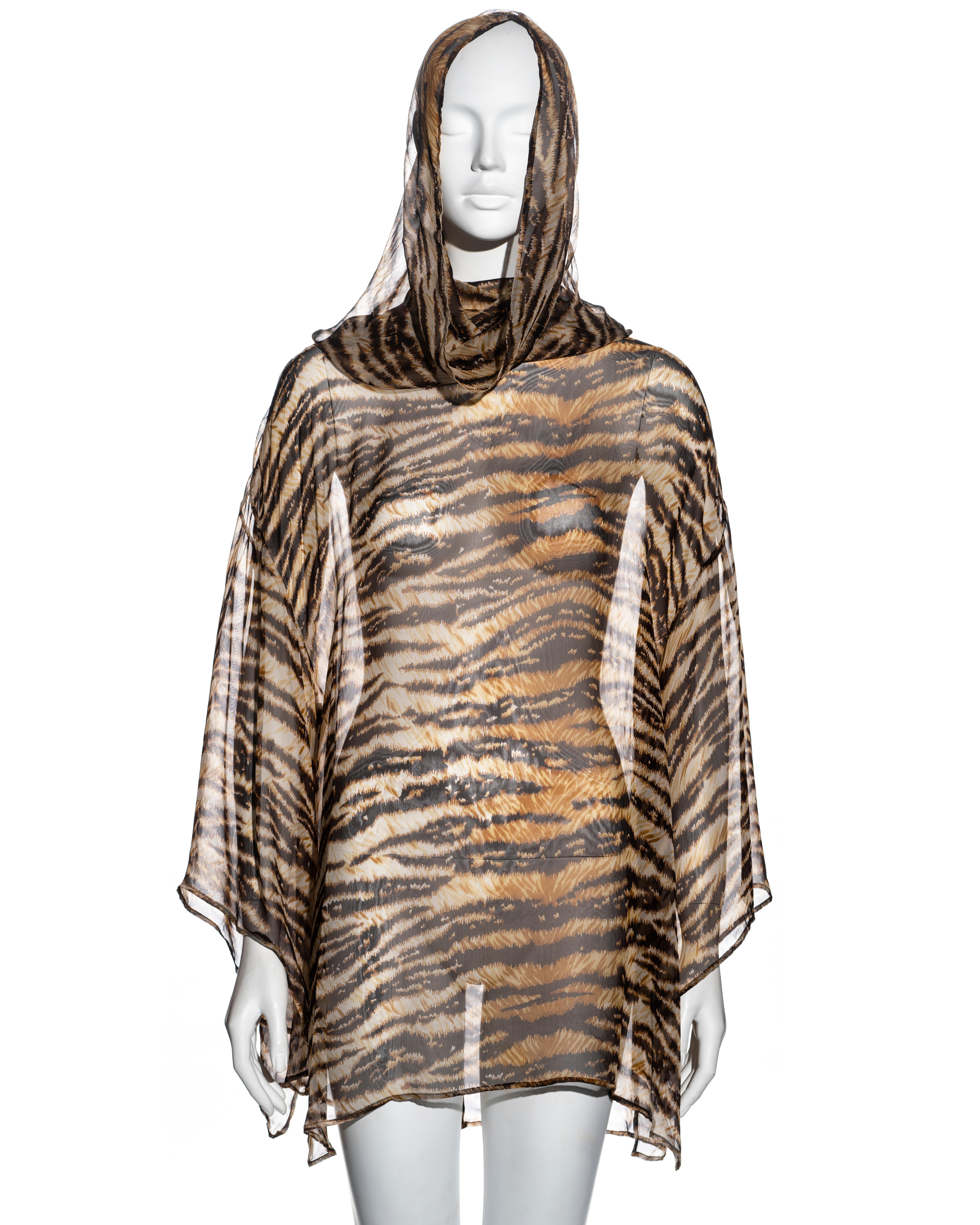 ▪ Dolce & Gabbana tunic dress 
▪ Fine silk chiffon with a tiger print 
▪ Wide sleeves 
▪ Long draped hood
▪ Side slits 
▪ One Size 
▪ Spring-Summer 1996
▪ 100% Silk
▪ Made in Italy