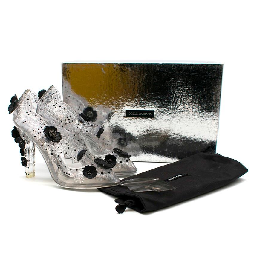 Dolce & Gabbana transparent mary jane pumps featuring black flowers with rhinestones applications and silver finish. 

- Model CD0253
- 90% PVC
- 5% lamb skin
- 5% calf skin
- Made in Italy

Heel height: 11cm
Insole: 25cm


