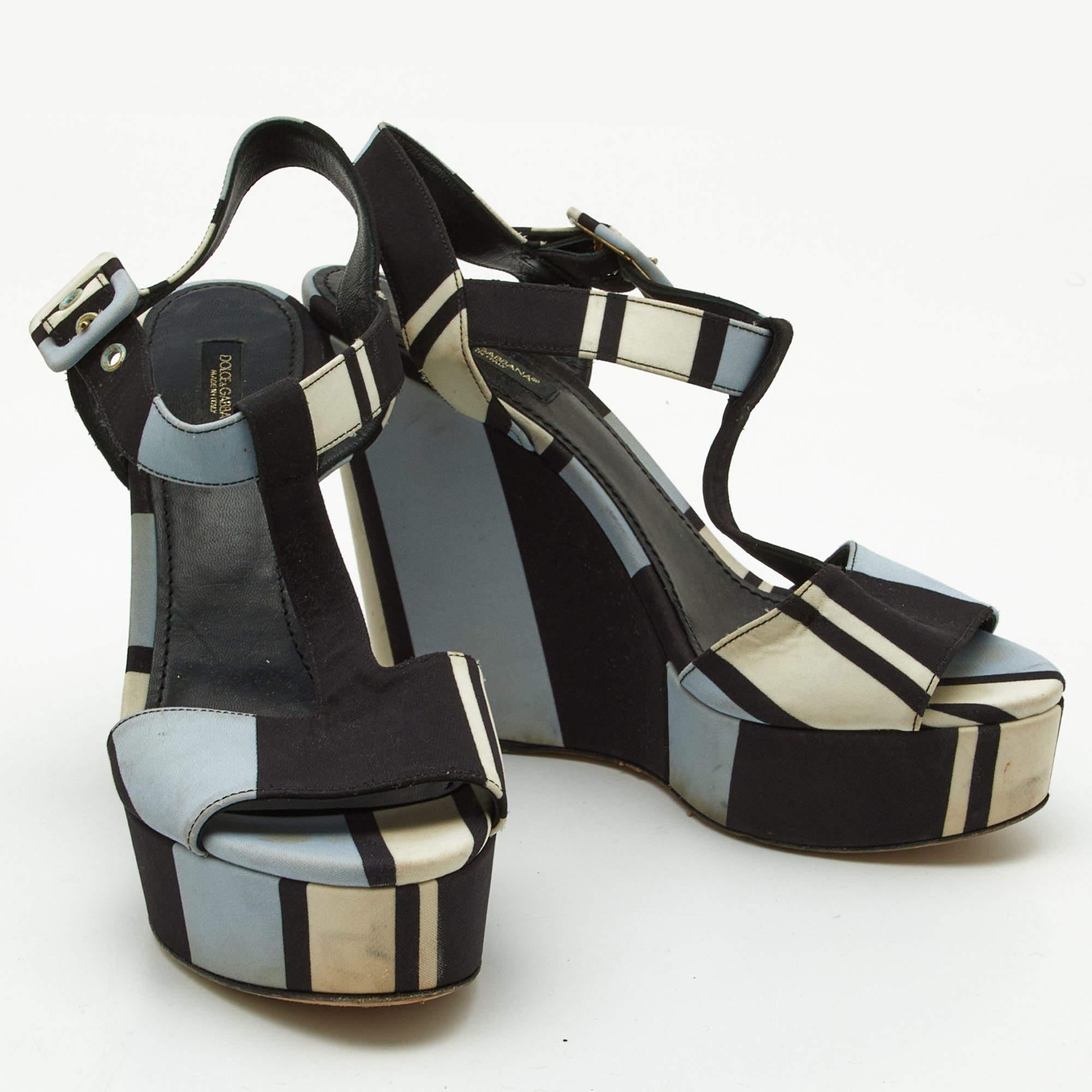 Dolce & Gabbana Tri Color Printed Fabric T-Strap Wedge Sandals Size 39.5 In Fair Condition In Dubai, Al Qouz 2