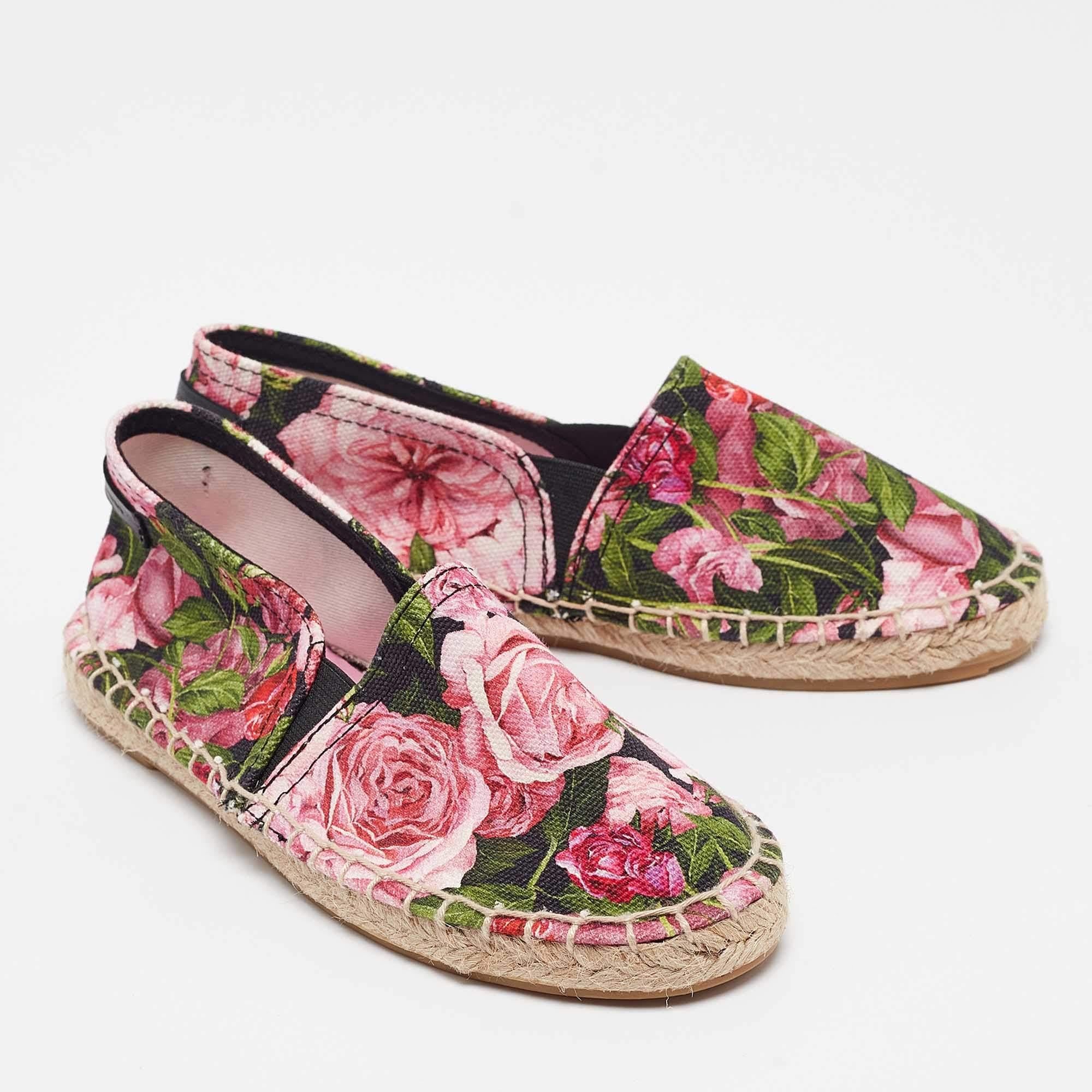 Dolce & Gabbana Espadrille-Flats aus Segeltuch mit dreifarbigem Blumendruck und Espadrille-Druck, Größe 31 (Kids) im Zustand „Neu“ im Angebot in Dubai, Al Qouz 2