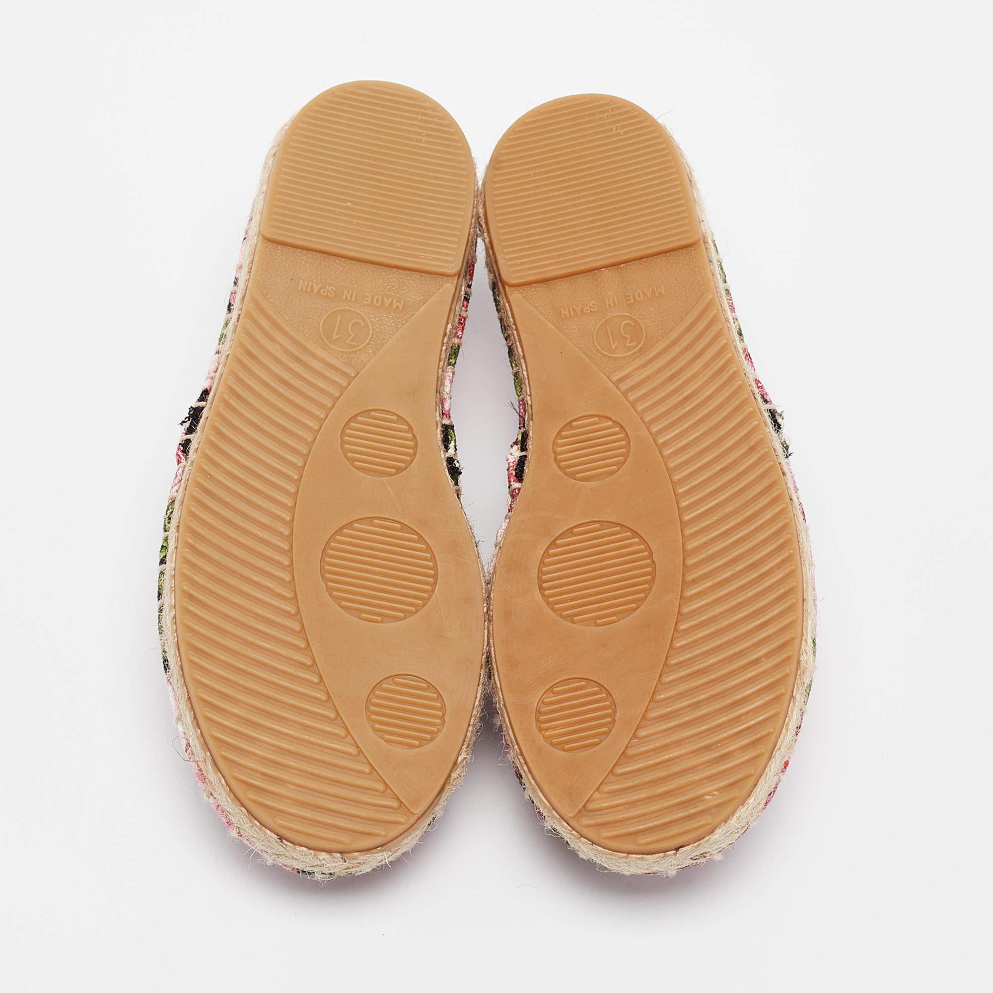 Dolce & Gabbana Espadrille-Flats aus Segeltuch mit dreifarbigem Blumendruck und Espadrille-Druck, Größe 31 (Kids) im Angebot 1