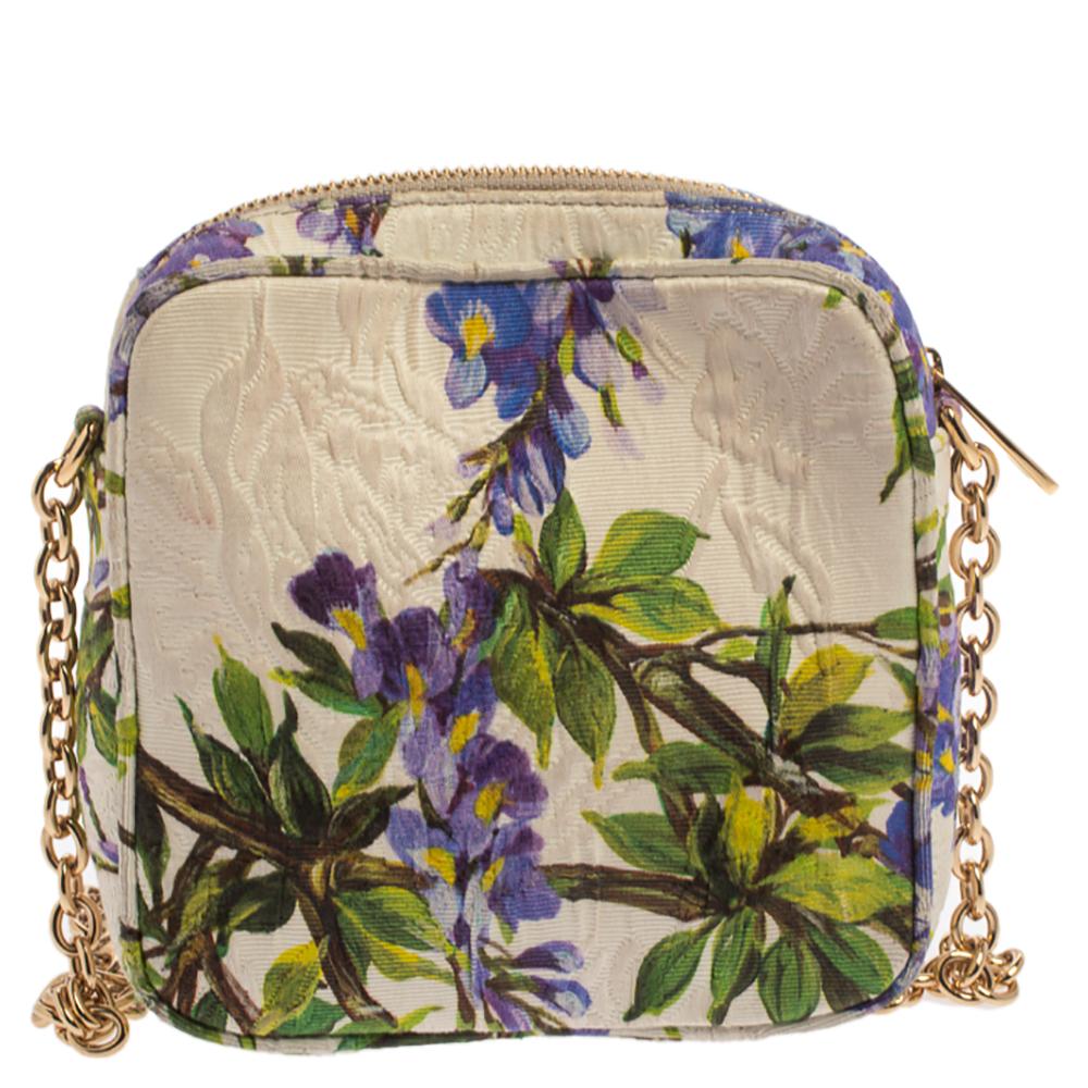 Displaying an impeccable design, this Dolce & Gabbana shoulder bag is a wardrobe classic for the daytime edits. Designed to be roomy enough to carry your everyday essentials, this bag is lined with canvas. It features vibrant floral prints all over.