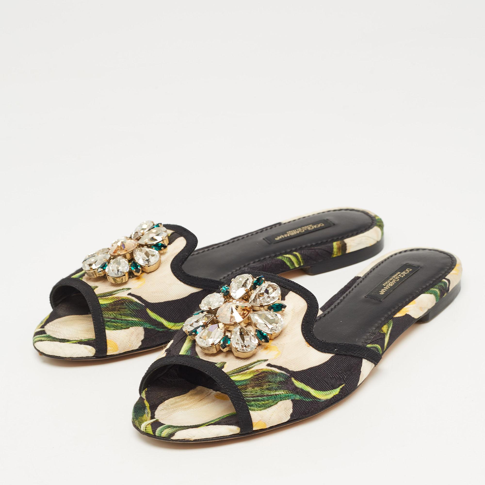 Dolce & Gabbana Tricolor Printed Canvas Crystal Embellished Flat Slides Size 37 In Good Condition In Dubai, Al Qouz 2