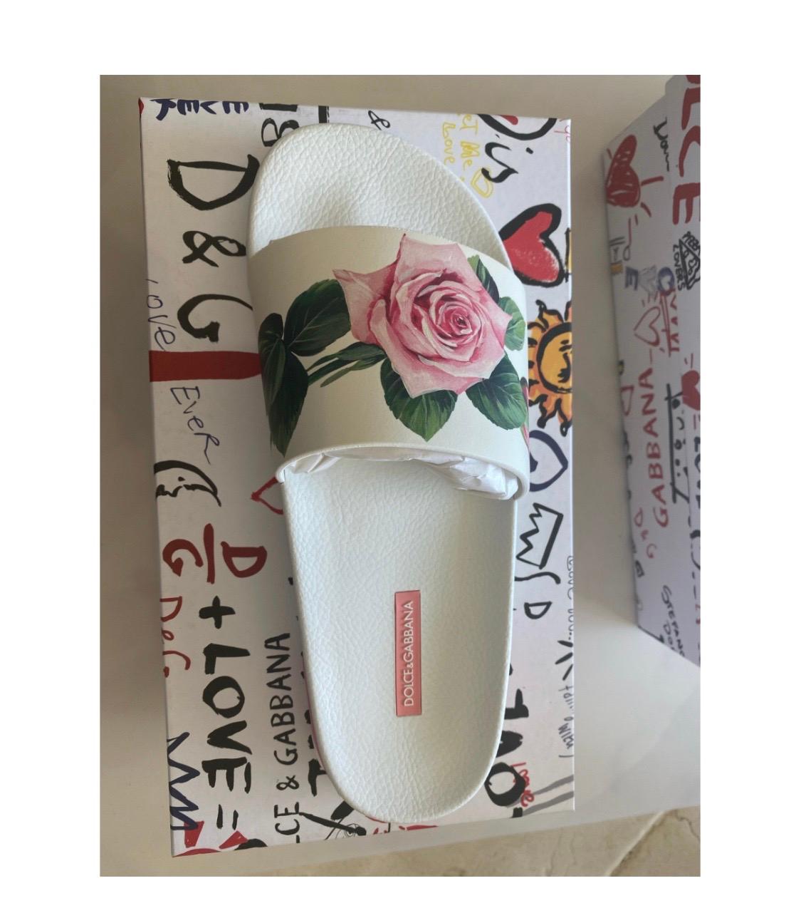 DOLCE & GABBANA
Tropical Rose Print Rubber Beachwear
Sliders In Floral Print
Size 39, UK6
100% Vitello, rubbery soles
Brand new with box!
Please check my other DG clothing &
accessories in this beautiful print!
