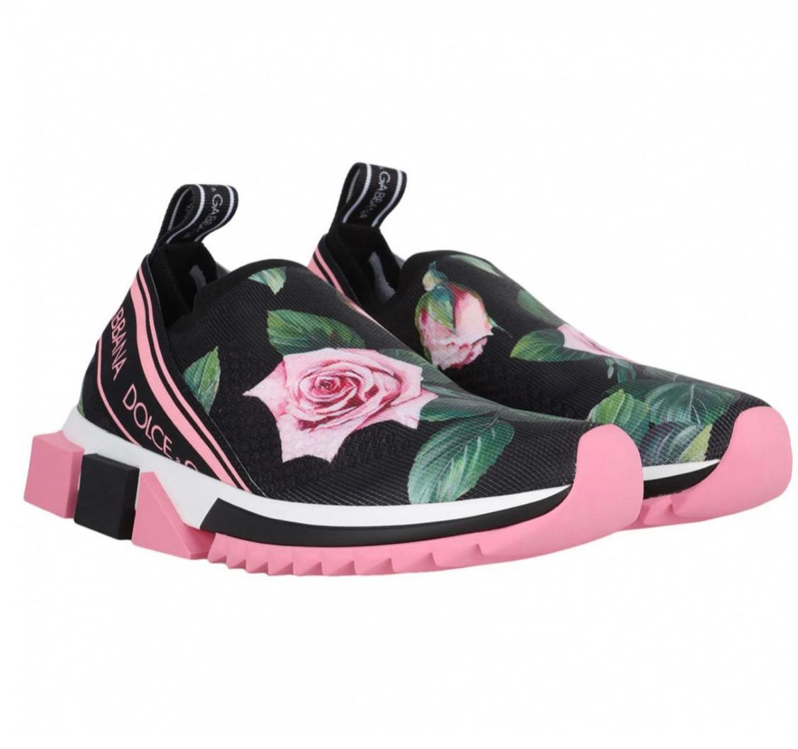 Dolce & Gabbana Tropical Rose
stretch knit sock sneakers with roses
print all-over. Elastic band with logo on
the back, jacquard tab, fabric lining,
removable leather insole, rubber sole
with contrast inserts.

Composition:

75% polyester 10%