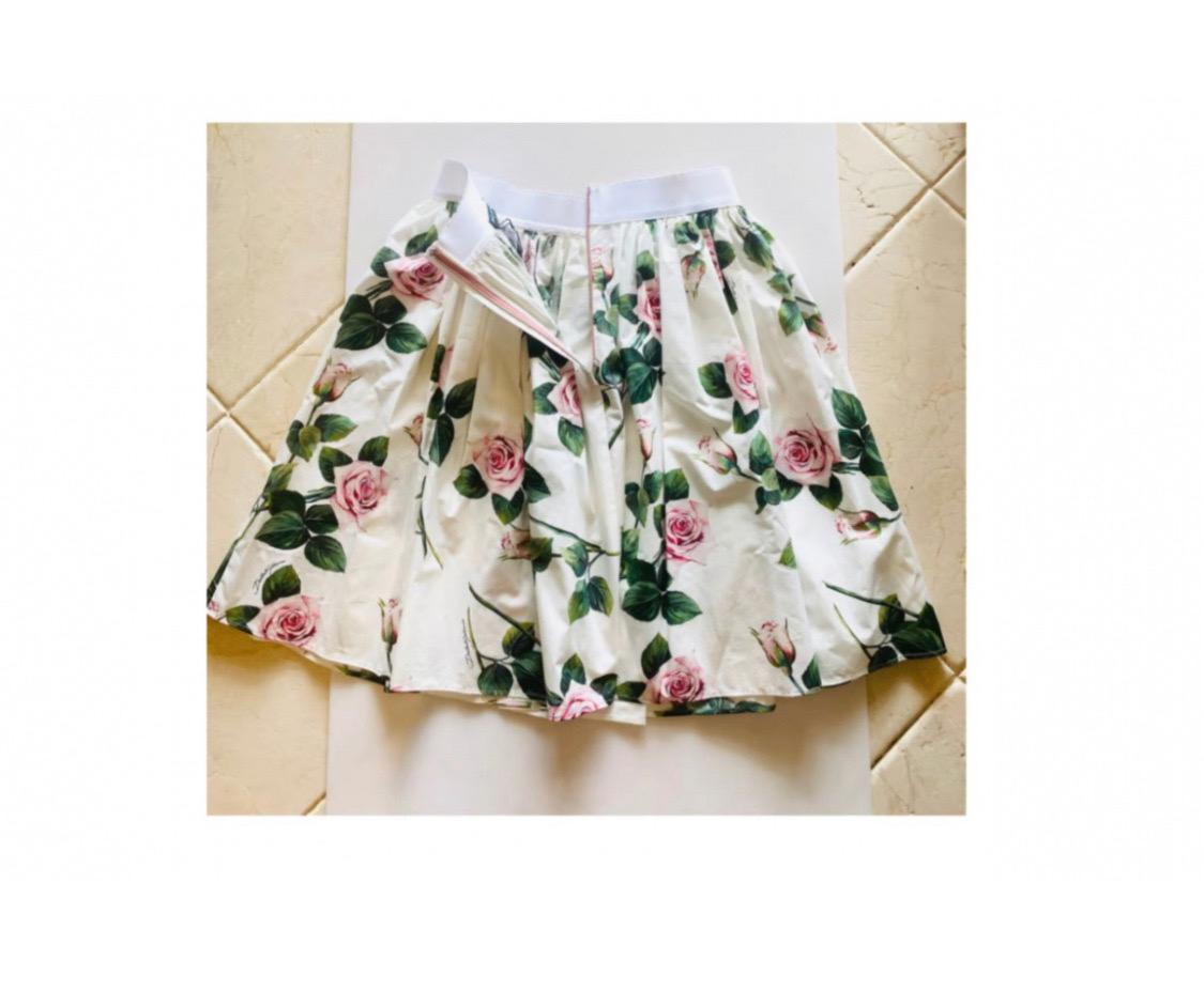 Dolce & Gabbana Tropical Rose
cotton skirt stretch waist

100% cotton

Size 42IT - UK10 - M

Brand new with original tags!

Please check my other DG clothing &
accessories & bags in this beautiful

print!
