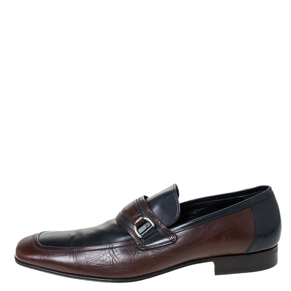 A classic design that will never be out of fashion, this pair of two-tone loafers from Dolce & Gabbana is a worthy purchase. Sewn by skilled people, the leather shoes feature neat stitching, comfortable insoles and durable outsoles.