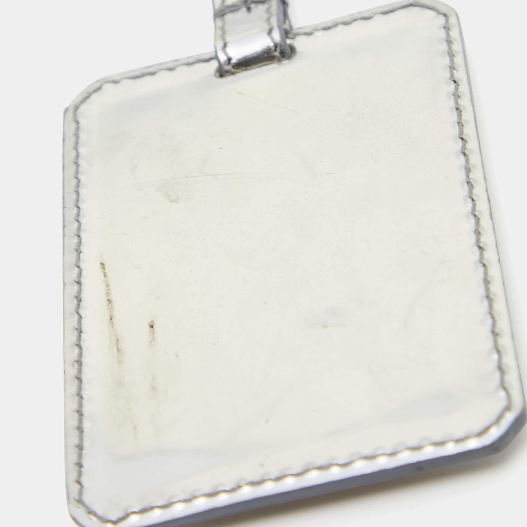Dolce & Gabbana Two Tone Logo Plaque Keyring In Fair Condition For Sale In Dubai, Al Qouz 2
