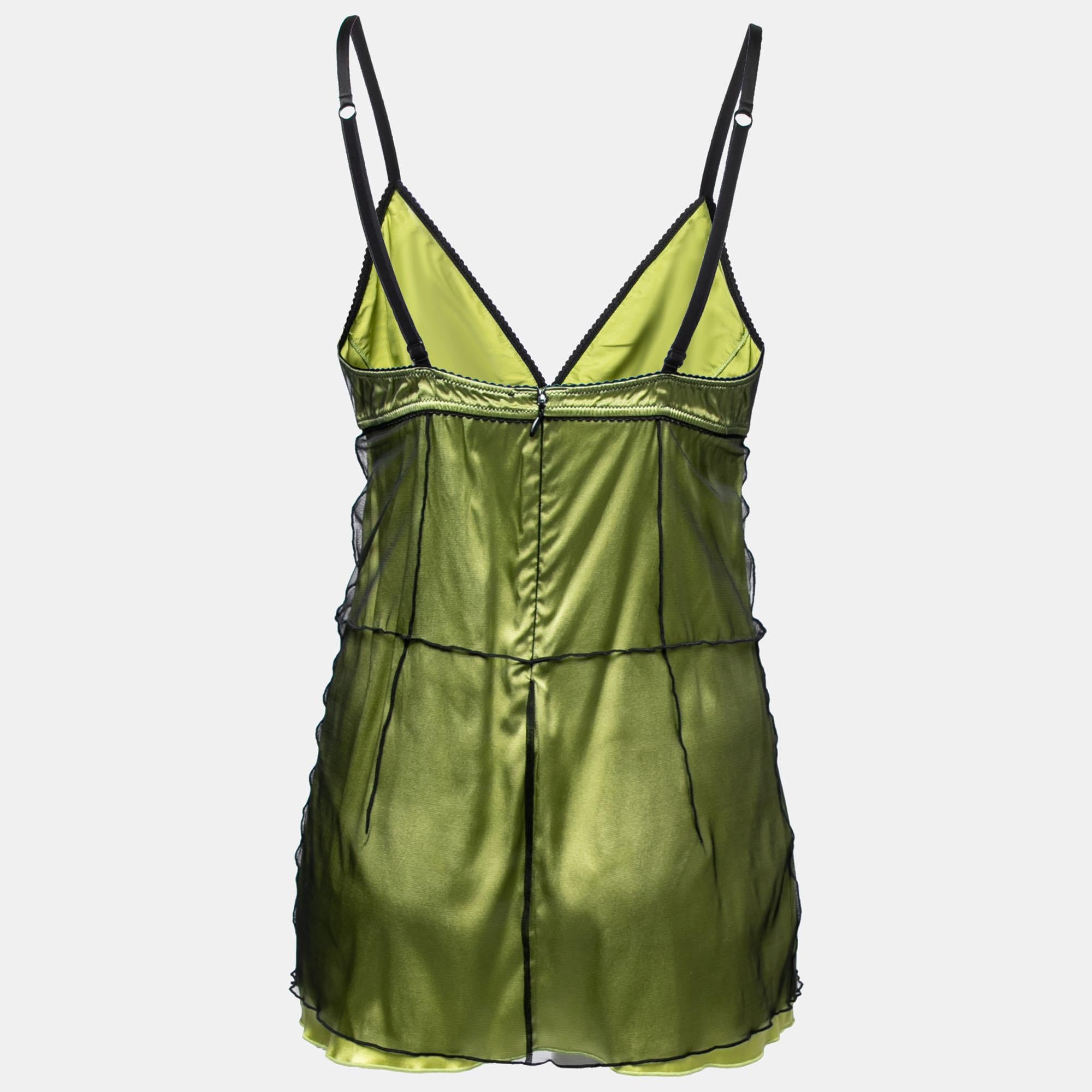 Stylish and feminine, this lovely camisole from Dolce & Gabbana is stunning. Crafted from a silk blend, it carries a shade of green hue and flaunts intricate lace trims, thin straps, and a flattering fit. The creation will pair well with a host of