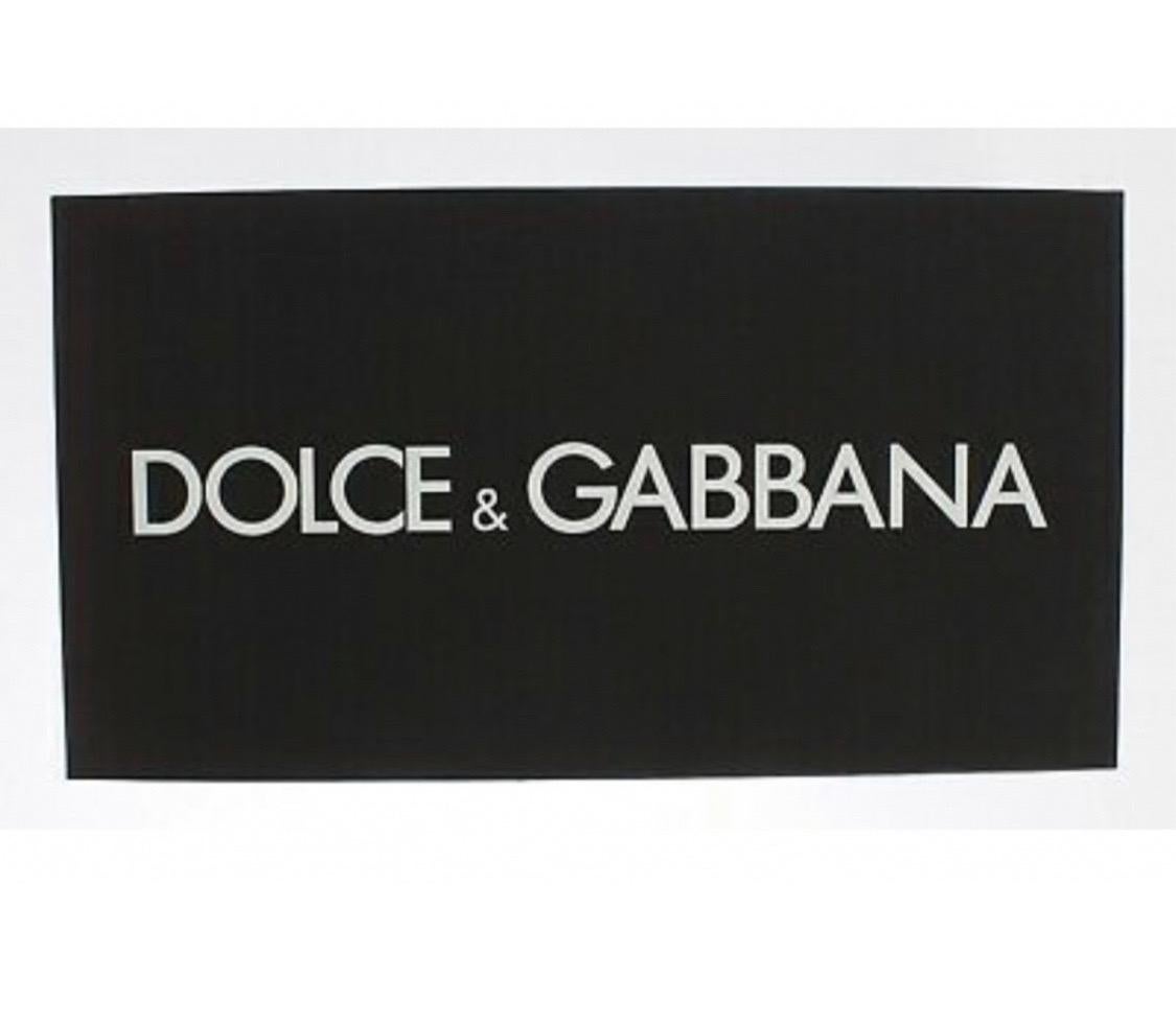 DOLCE & GABBANA

Splendido modello nuovo di zecca con etichette, 100%.
Autentico Dolce & Gabbana vally alla caviglia
stivali in pelle di vitello con stampa leopardata e
Dettaglio bottone con marchio.

Modello: Stivaletti

Colore: marrone

Materiale: