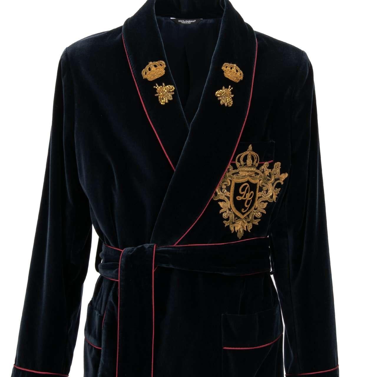 Men's Dolce & Gabbana - Velvet Robe Coat with Bee and Crown Embroidery Blue Red 48 For Sale