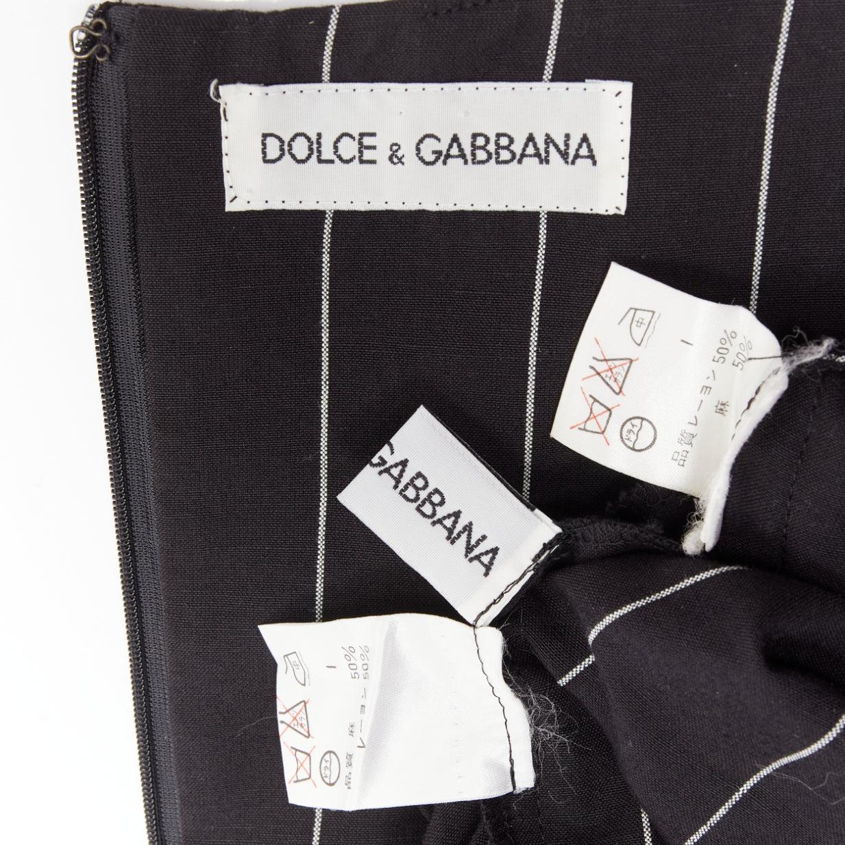 DOLCE GABBANA Vintage 1990s schwarzes Leinen gestreiftes Oberteil Wickelrock Set 63cm Taille im Angebot 4