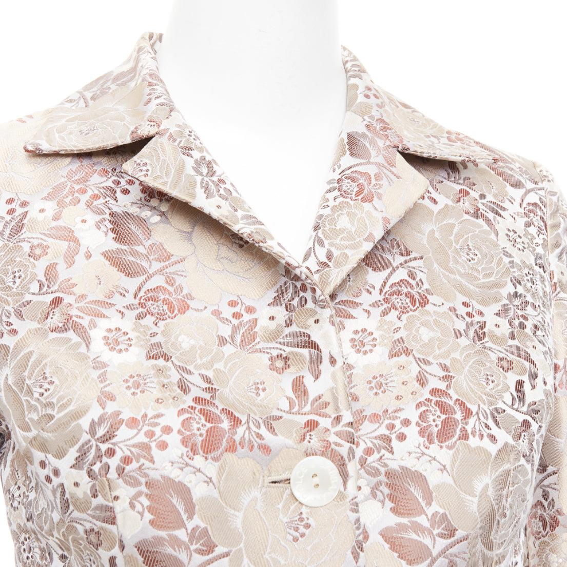 DOLCE GABBANA Vintage 1990s floral jacquard cropped blazer jacket IT38 XS
Reference: TGAS/F00036
Brand: Dolce Gabbana
Designer: Domenico Dolce and Stefano Gabbana
Collection: 1990's
Material: Polyester, Silk
Color: Beige, Silver
Pattern: