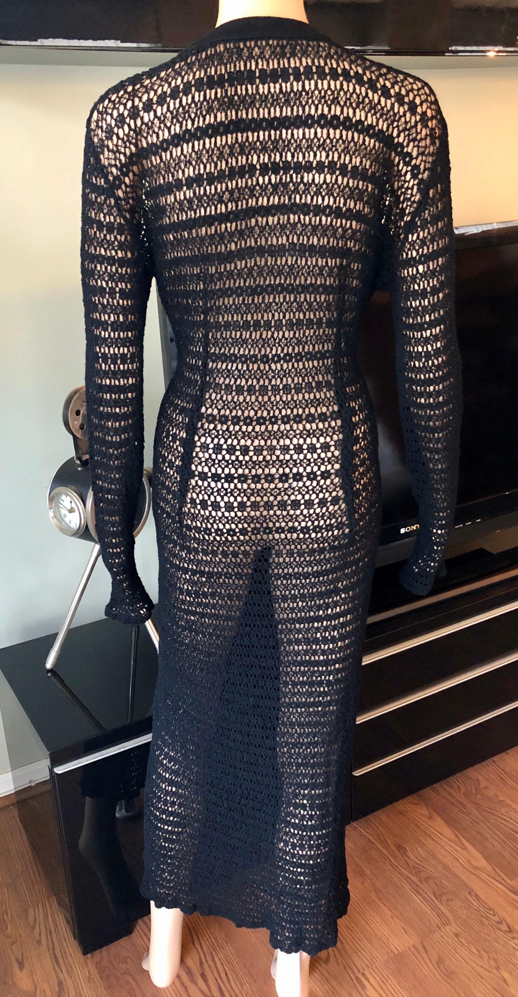 Dolce & Gabbana - Robe longue noire en crochet et résille transparente en maille ouverte avec motif poisson, années 1990 Bon état - En vente à Naples, FL