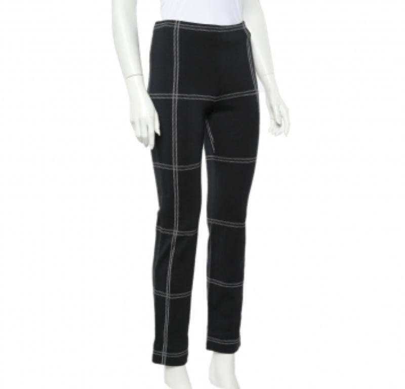 These leggings from the House of Dolce & Gabbana are a closet necessity. They are tailored using Vintage black checkered cotton knit fabric. For closure, they are provided with a zip. Complete your looks stylishly with these comfy leggings.