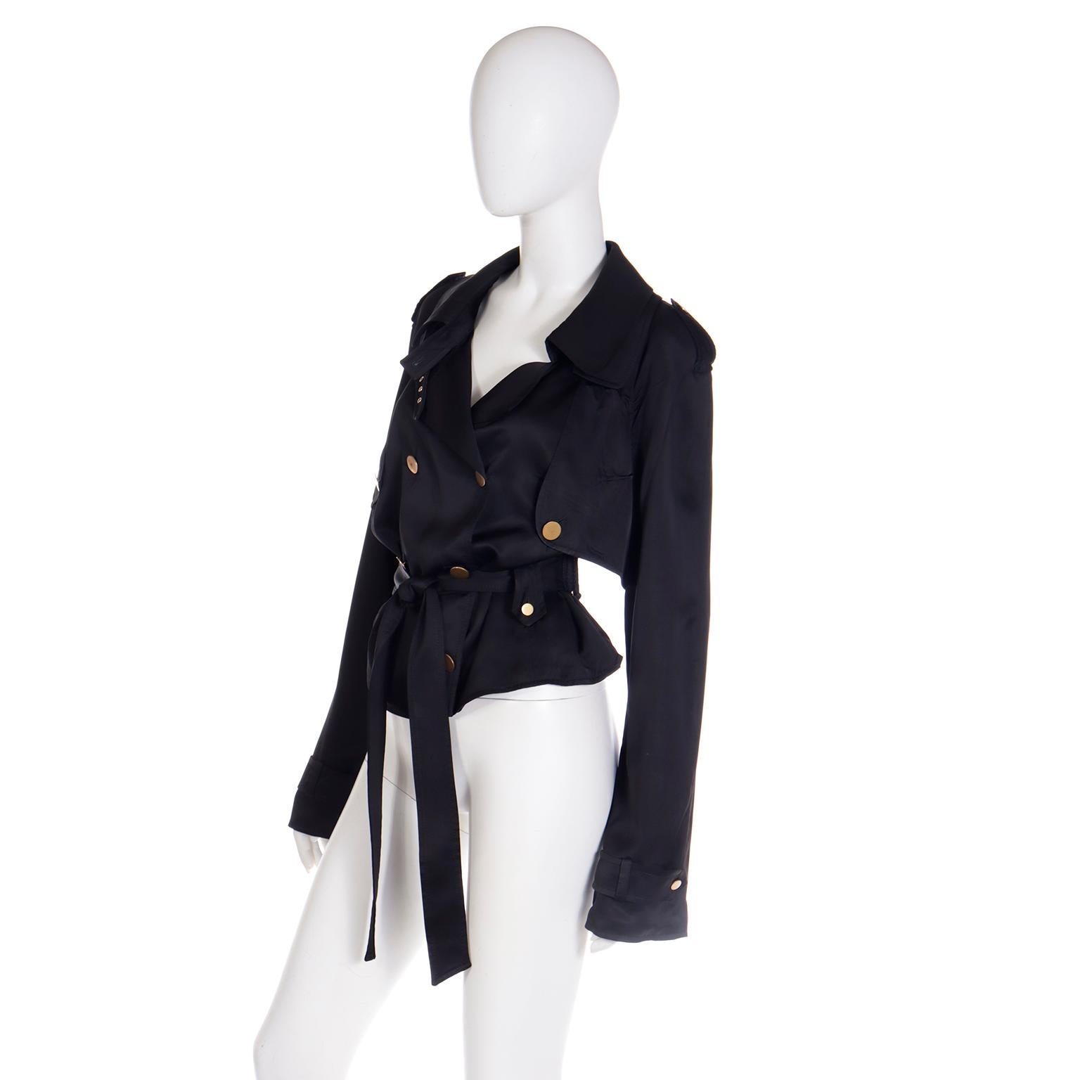 Dolce & Gabbana Vintage Schwarzer Satin Cropped Trenchcoat Stil Jacke mit Gürtel im Zustand „Gut“ im Angebot in Portland, OR