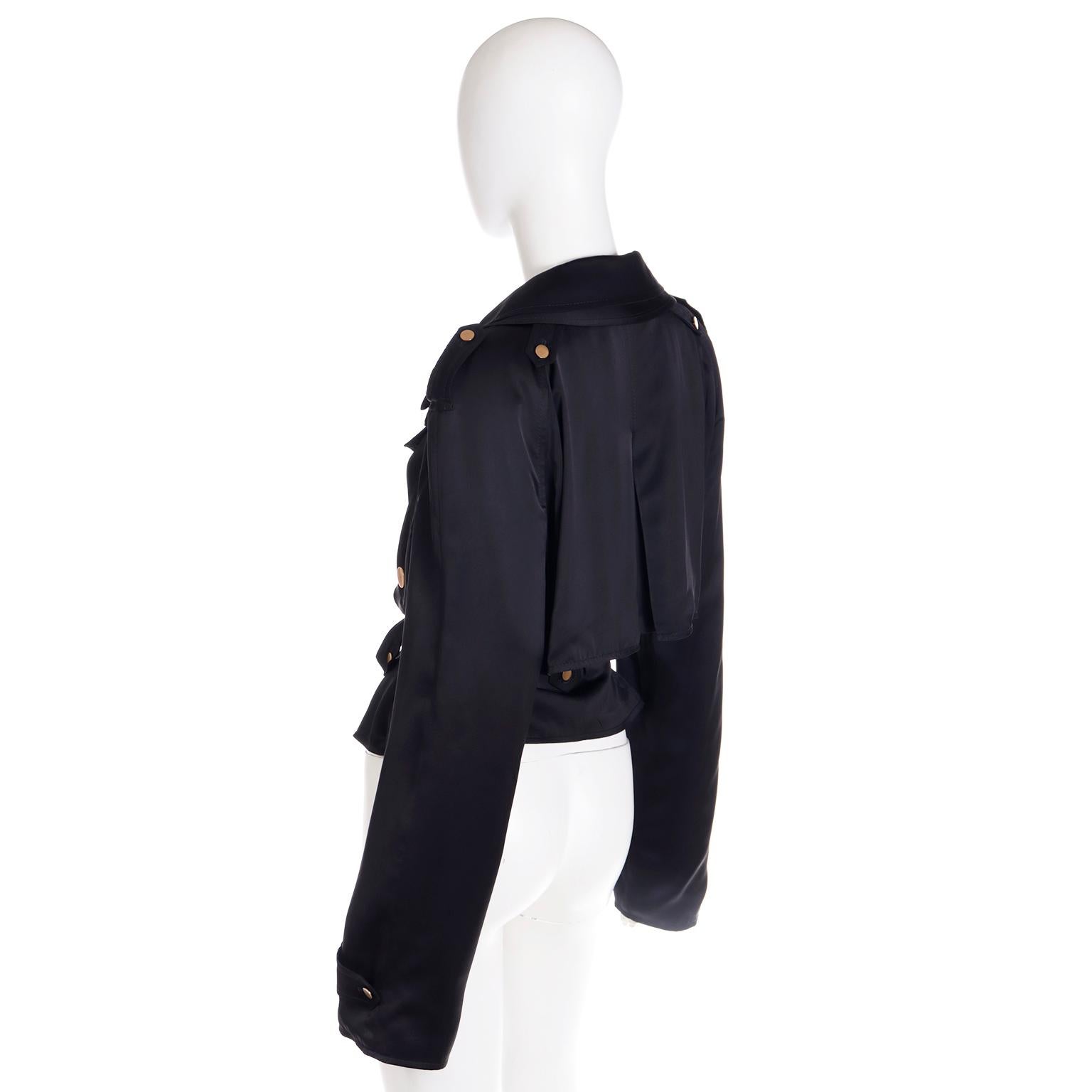 Dolce & Gabbana Vintage Schwarzer Satin Cropped Trenchcoat Stil Jacke mit Gürtel Damen im Angebot