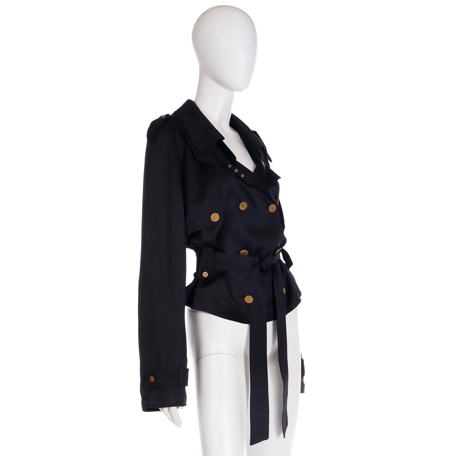 Dolce & Gabbana Vintage Schwarzer Satin Cropped Trenchcoat Stil Jacke mit Gürtel im Angebot 2