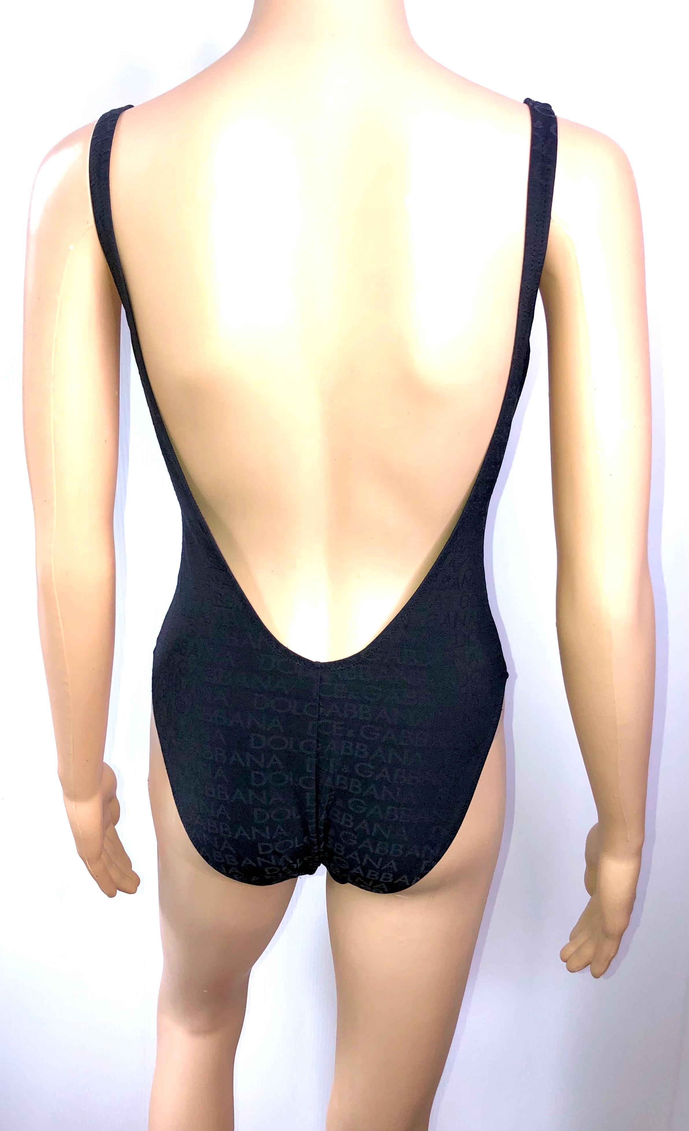 Dolce & Gabbana Vintage c.1990 Logo Monogramm Schwarzer Bodysuit/Badeanzug/Badeanzug im Zustand „Hervorragend“ im Angebot in Naples, FL