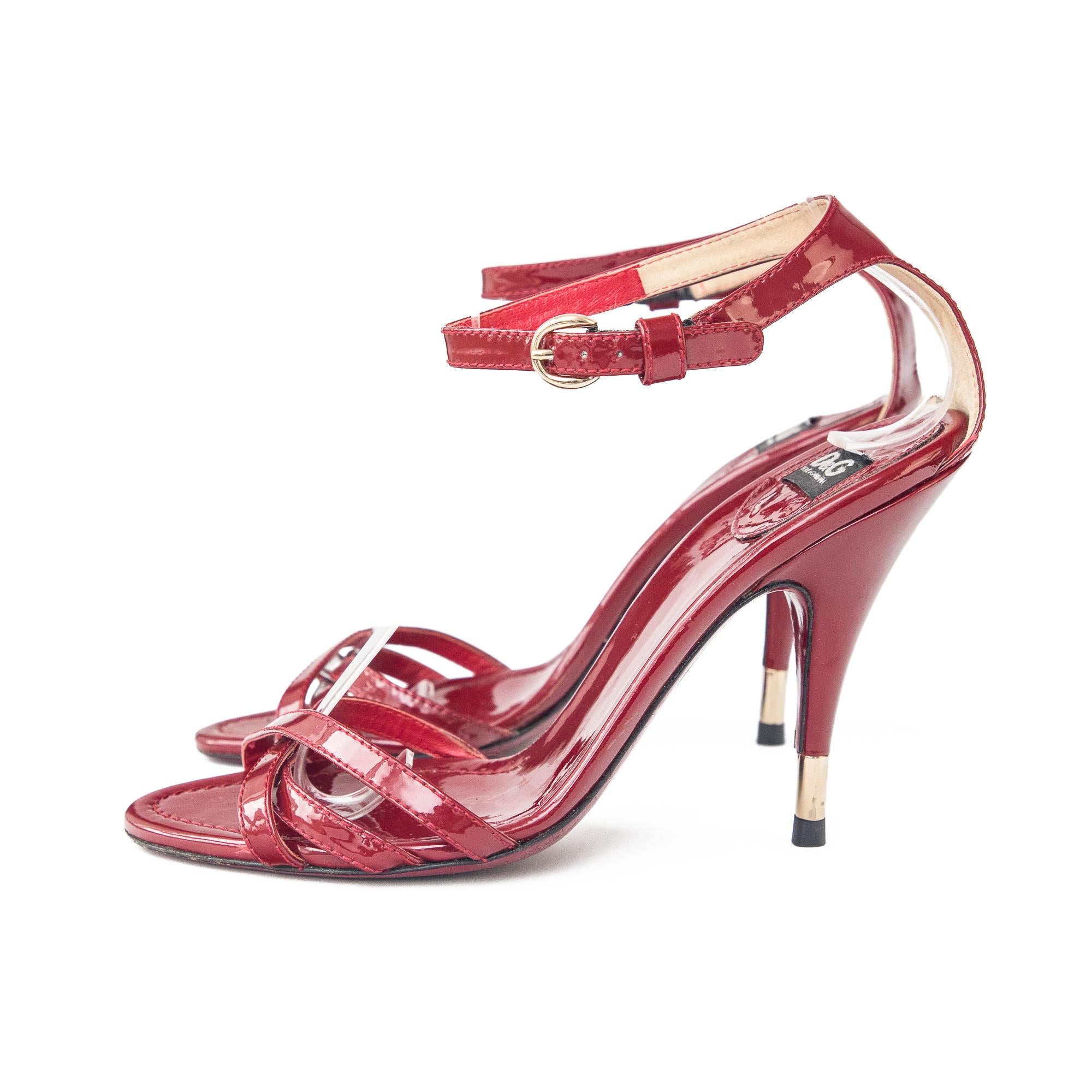 Dolce & Gabbana Vintage D&G Red Patent Cigarette Heels size 38 In Good Condition For Sale In London, GB