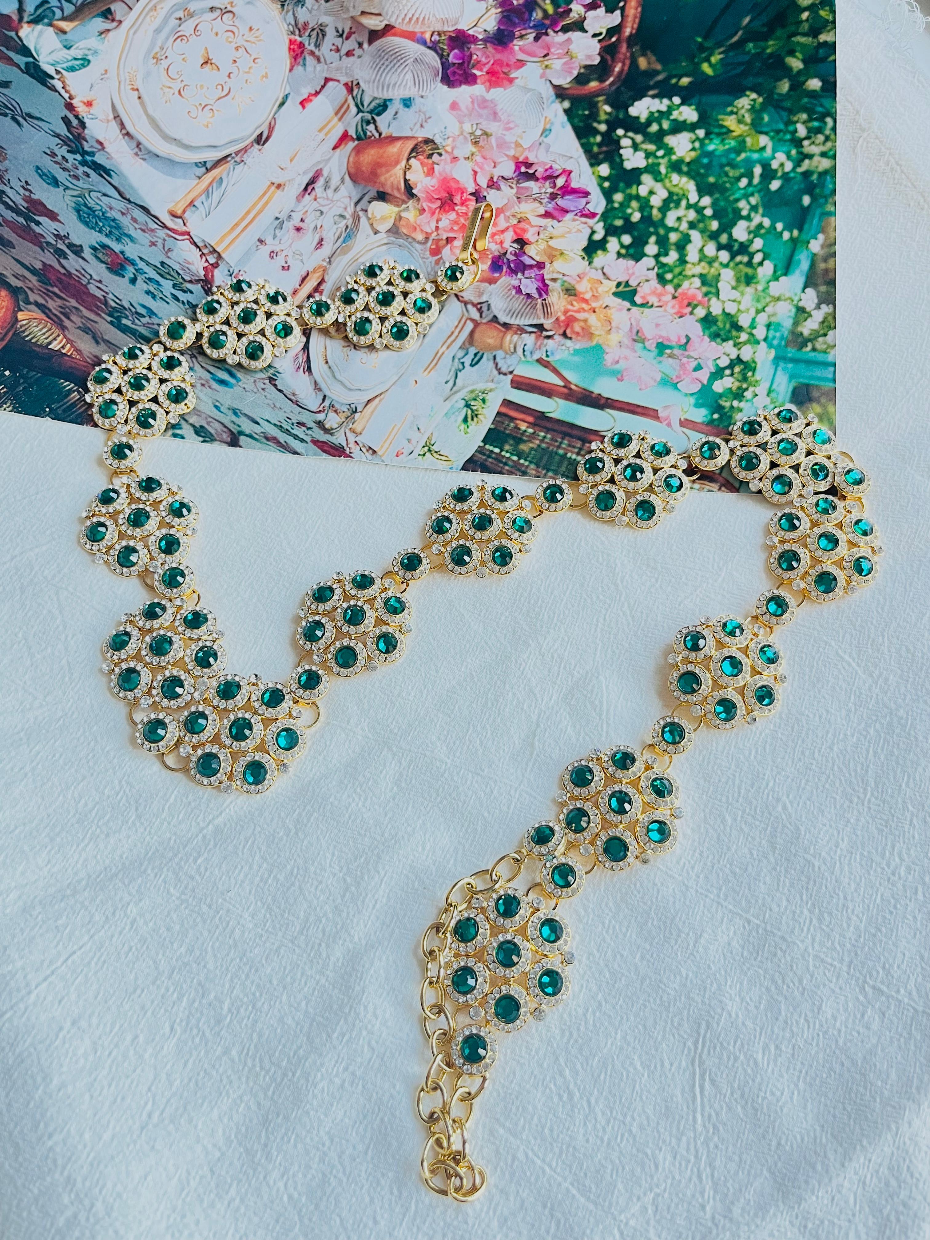 DOLCE & GABBANA Vintage Emerald Green Crystals Floral Interlock Belt Necklace In Excellent Condition For Sale In Wokingham, England