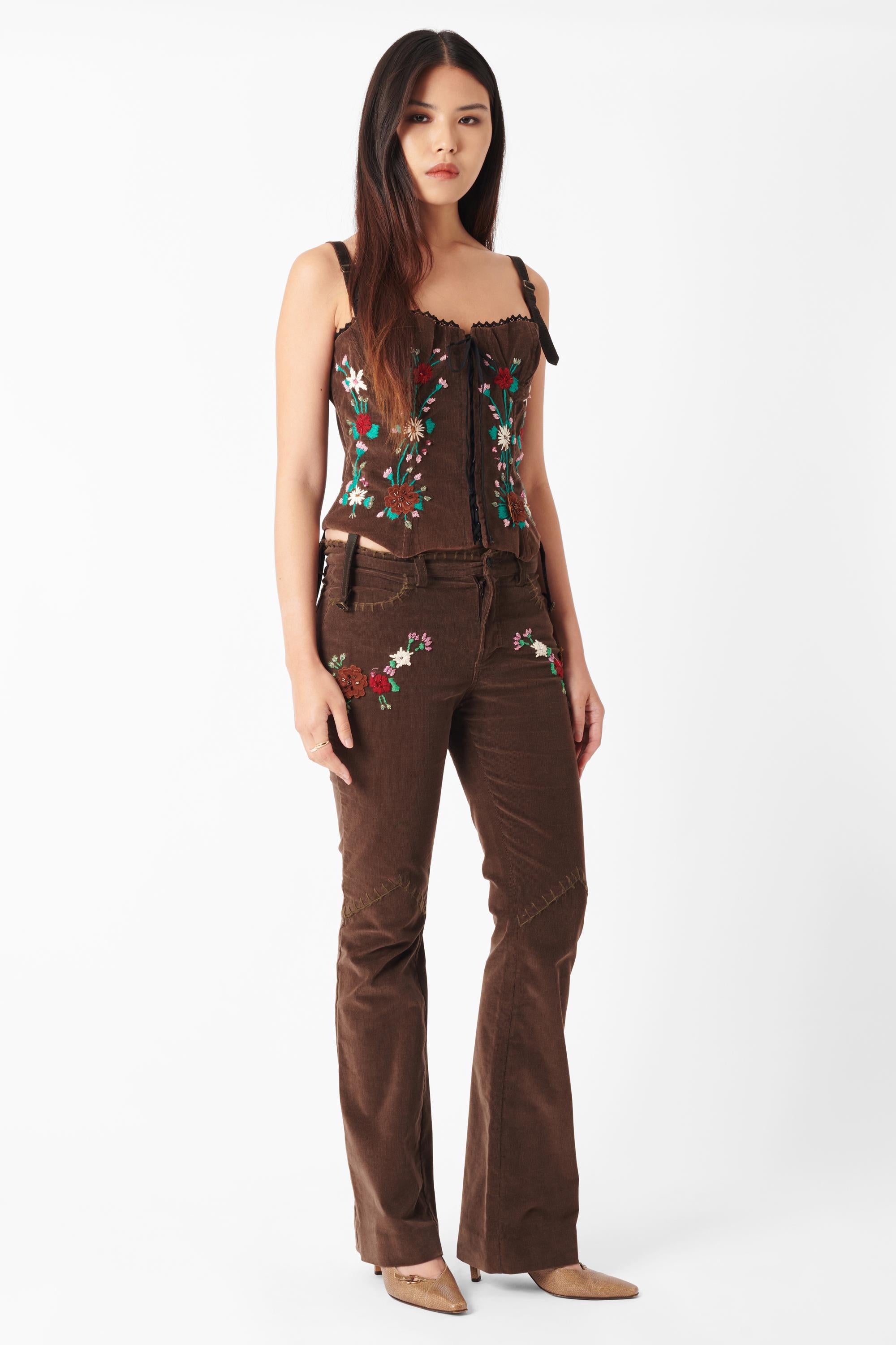 Dolce & Gabbana Vintage F/W 2002 Embroidered Flowers Co-ord Set In Excellent Condition For Sale In London, GB