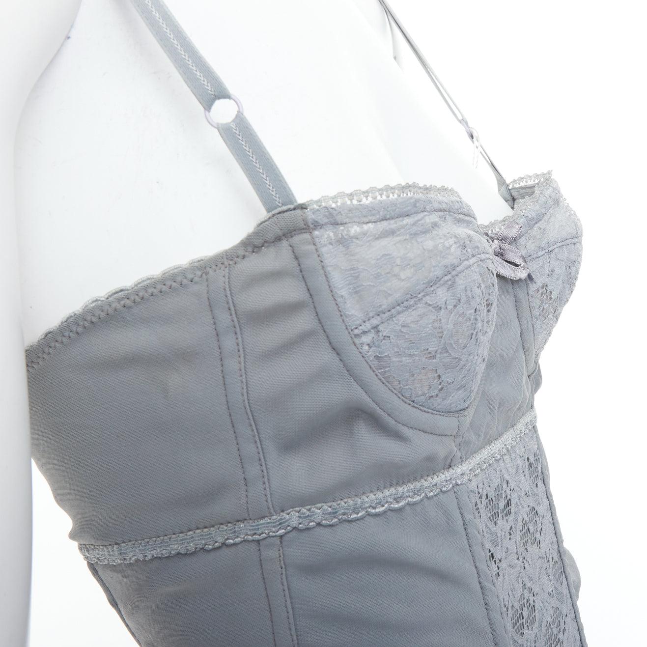 DOLCE GABBANA Vintage grey bow lace fitted boned bustier bodysuit top IT38 XS
Reference: TGAS/E00224
Brand: Dolce Gabbana
Designer: Domenico Dolce and Stefano Gabbana
Material: Nylon, Blend
Color: Grey
Pattern: Lace
Closure: Hook & Bar
Lining: Grey