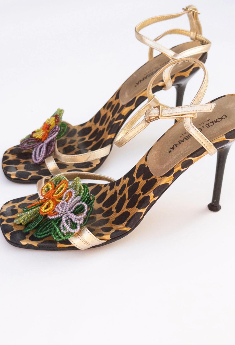Dolce & Gabbana Vintage RAROS tacones florales con cuentas Sz 37 Beige en venta