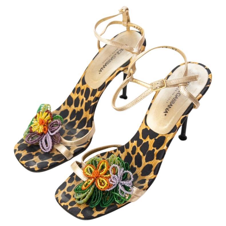 Dolce & Gabbana Vintage RAROS tacones florales con cuentas Sz 37 en venta