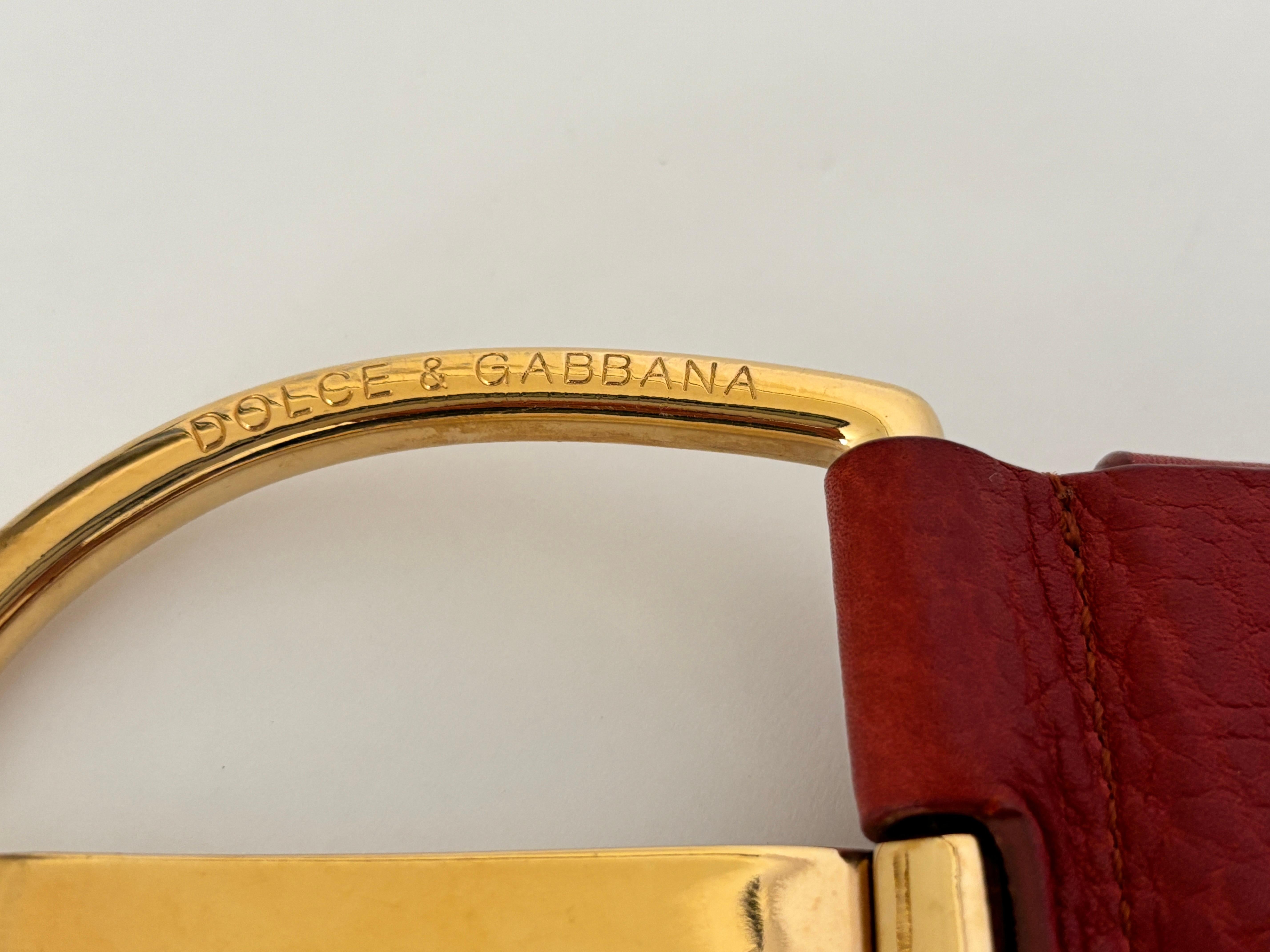 Dolce & Gabbana Vintage Red Ledergürtel mit Gold DG Logo Schnalle Made in Italy im Angebot 2