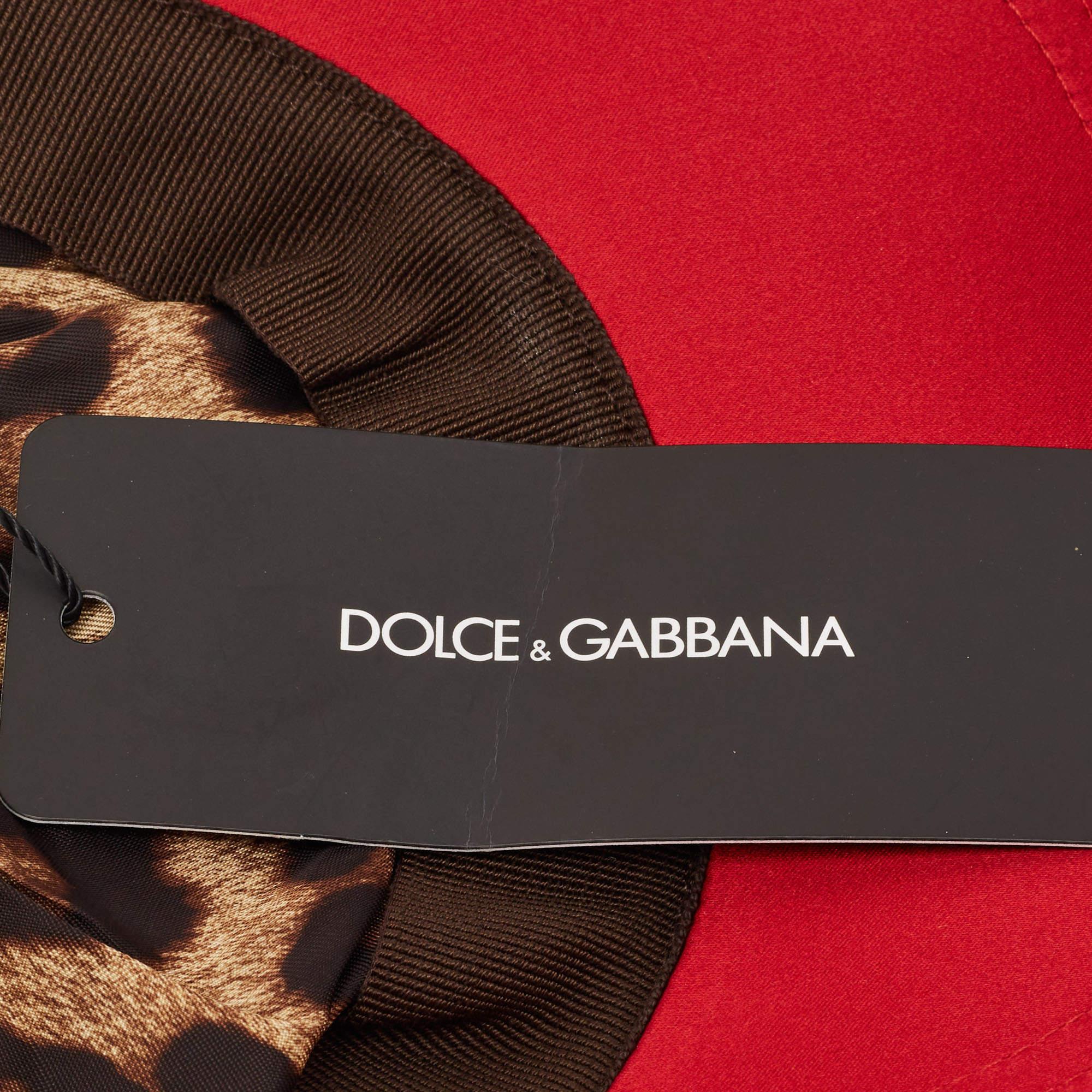 Dolce & Gabbana Vintage Rot Satin Logo Patch Cap Größe 57 im Angebot 1