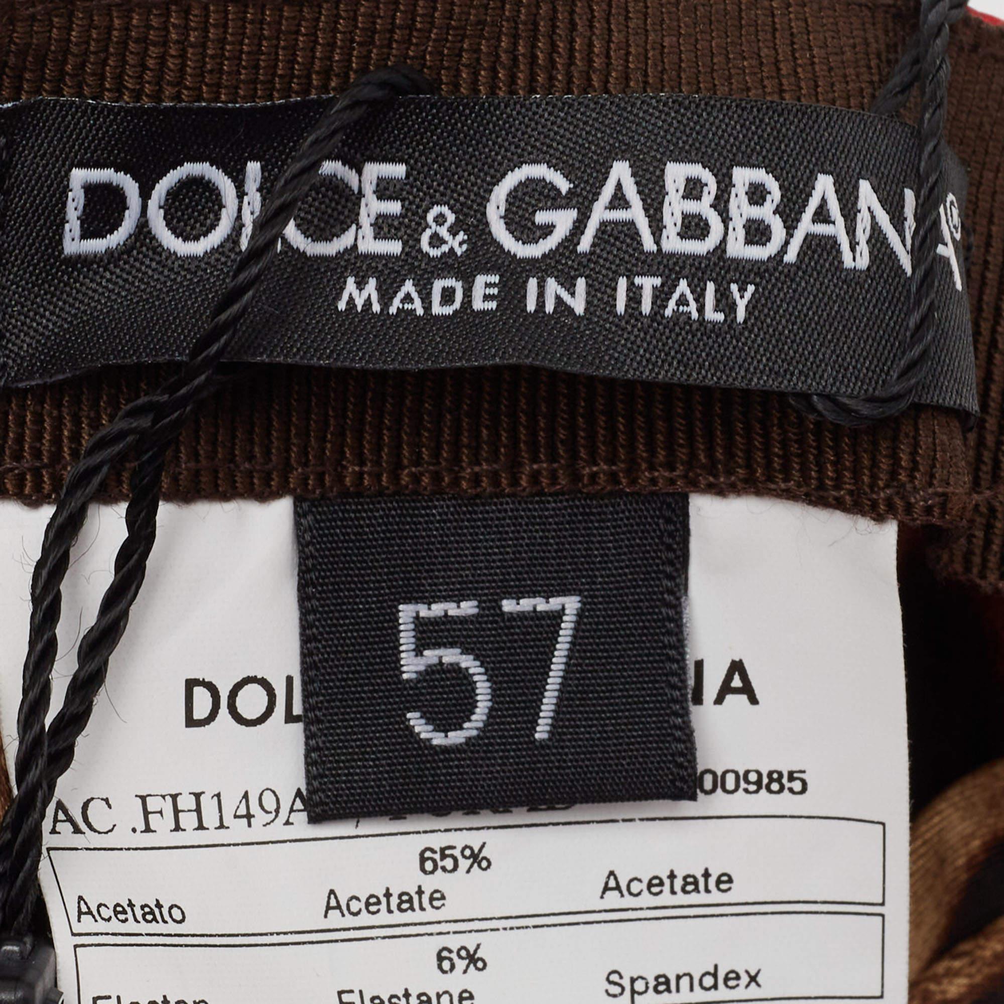 Dolce & Gabbana Vintage Rot Satin Logo Patch Cap Größe 57 im Angebot 2