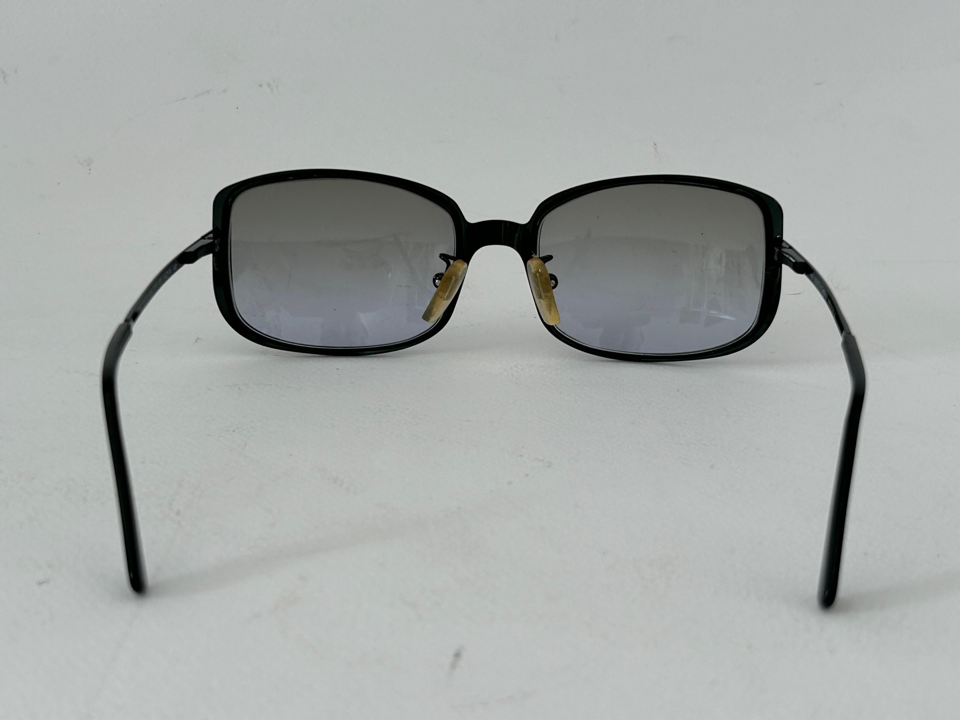 Dolce & Gabbana Vintage Square Sunglasses Green Metal 2000s In Excellent Condition For Sale In Brindisi, Bt