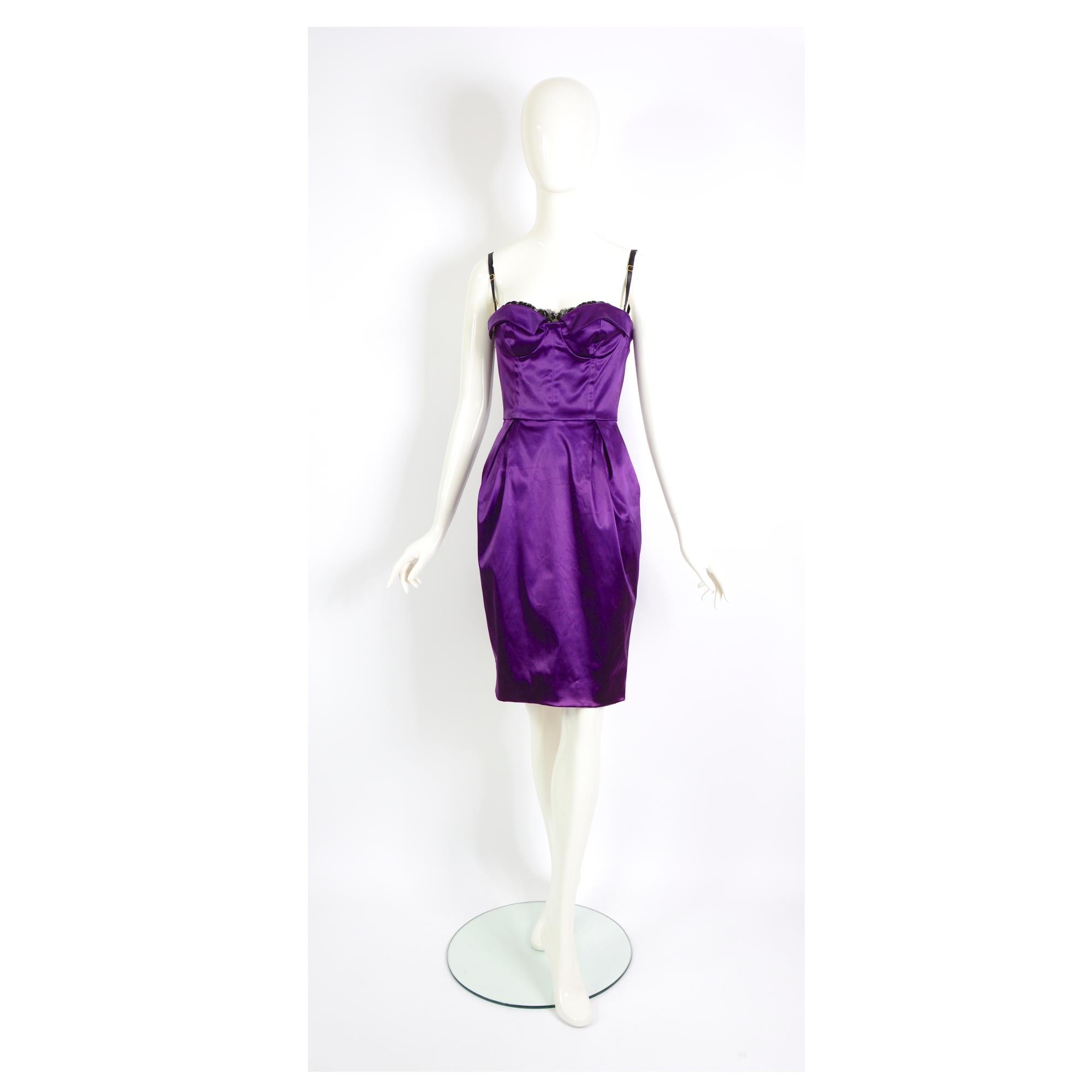 Dolce & Gabbana adorable vintage strapless leopard lining & lace trim purple dress 
With front slide pockets
Size 42
Please use the measurements taken flat for the perfect fit
Bust 16inch/41cm(x2)
Waist  13inch/33cm(x2)
Hips  17inch/43cm(x2)
Length