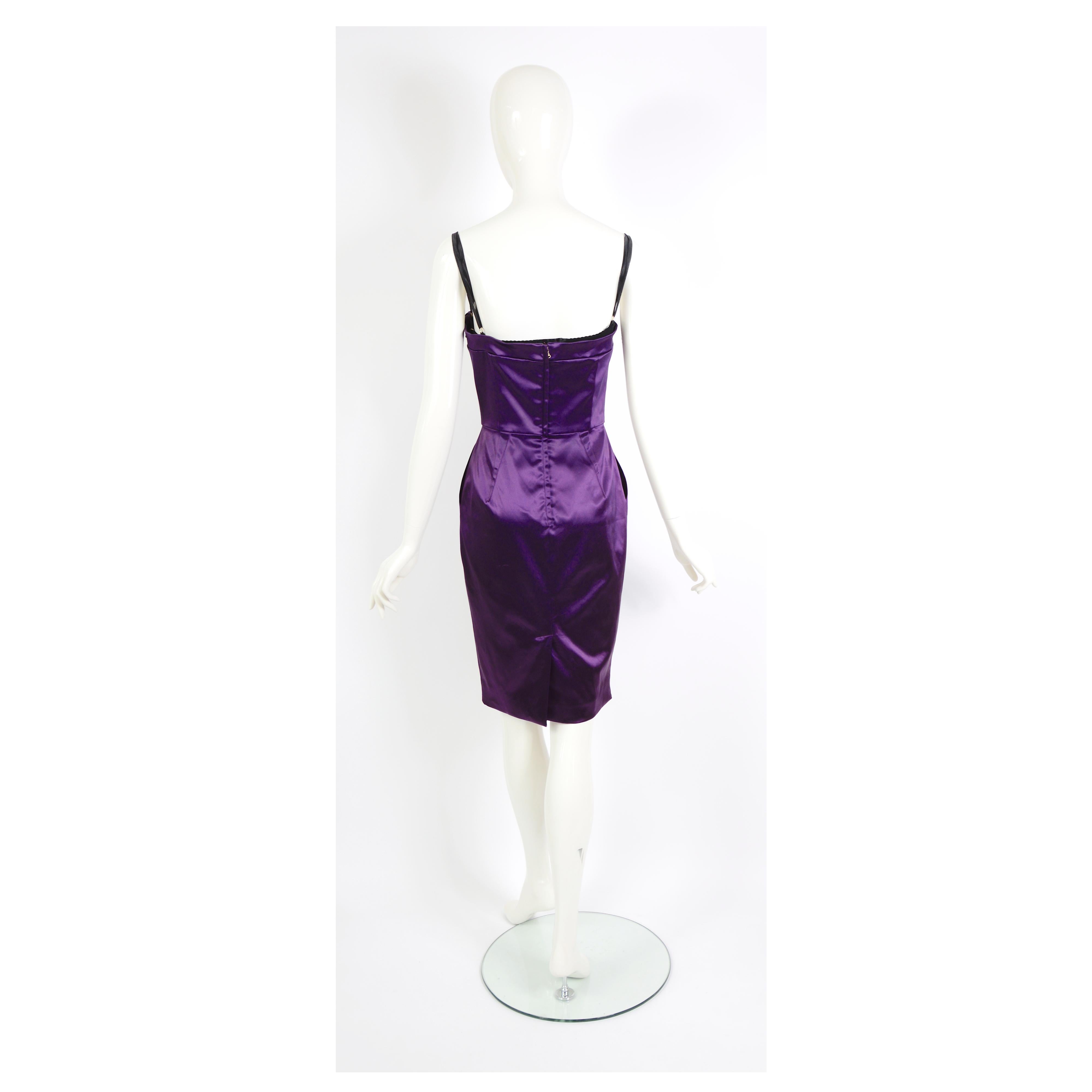 Dolce & Gabbana vintage strapless  leopard lining & lace trim purple dress  In Excellent Condition For Sale In Antwerp, BE